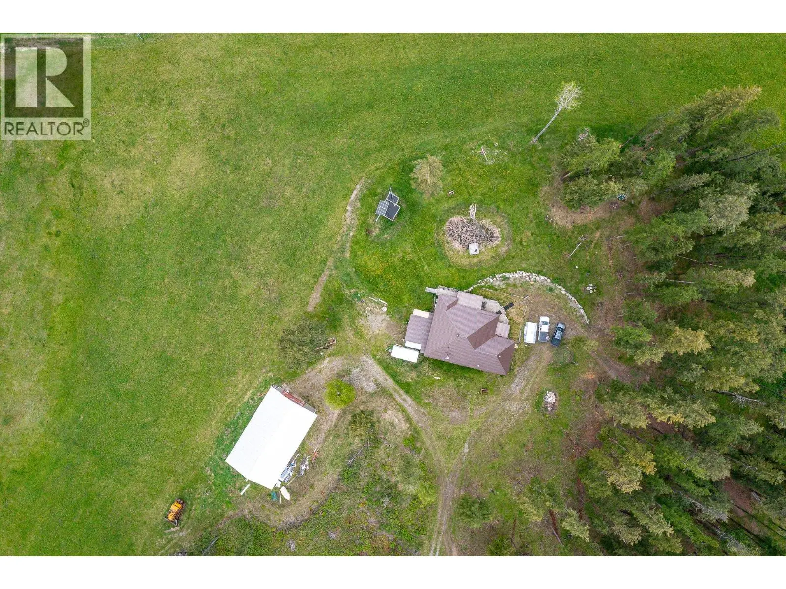 4 Hollingsworth Road. Cherryville, British Columbia
