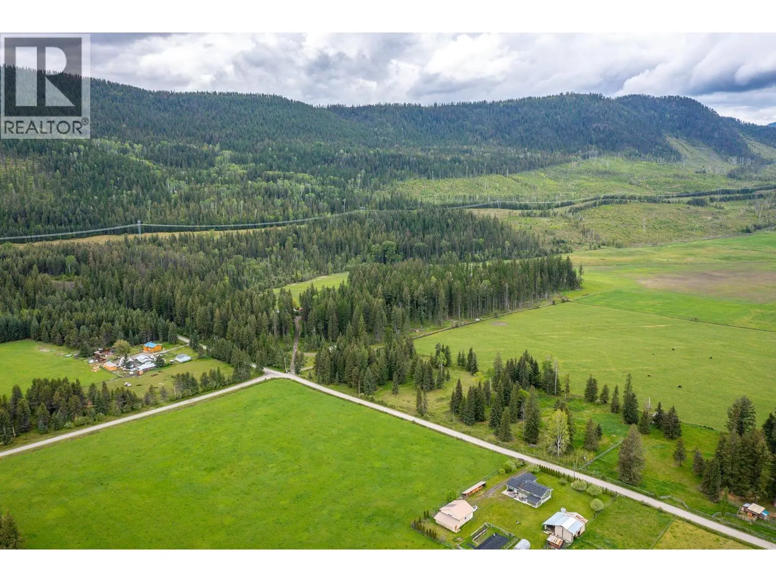 4 Hollingsworth Road. Cherryville, British Columbia