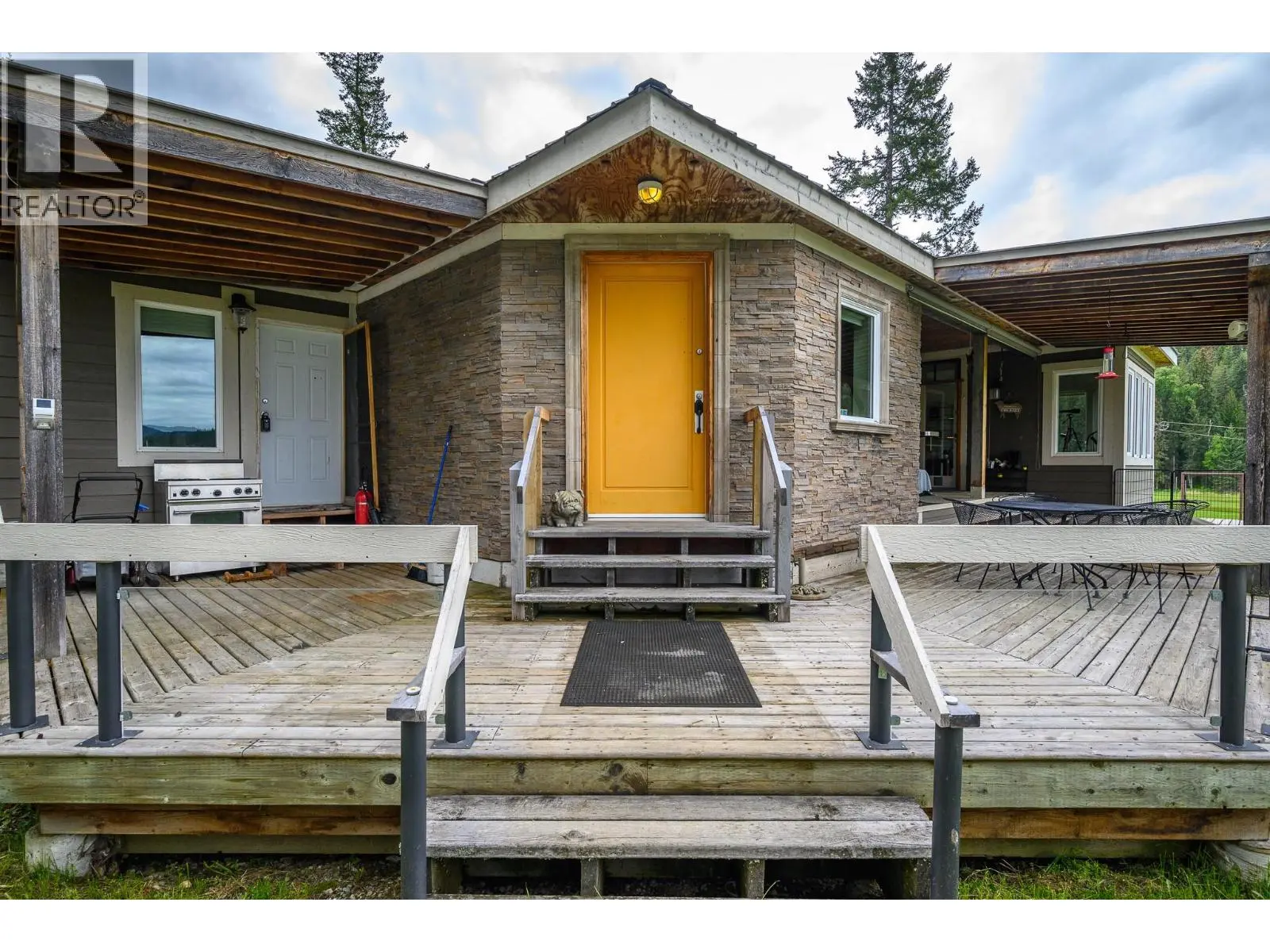 4 Hollingsworth Road. Cherryville, British Columbia