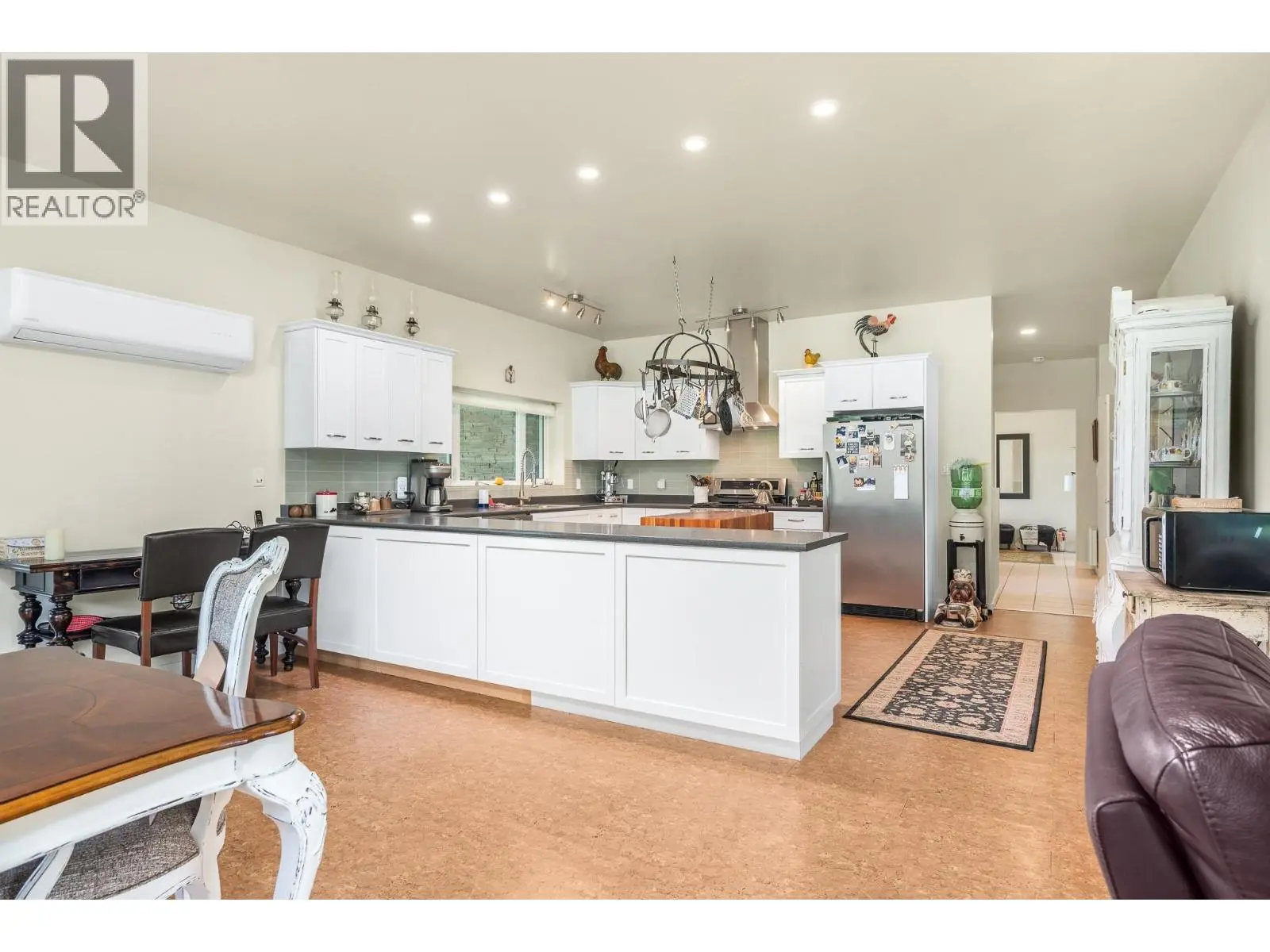 4 Hollingsworth Road. Cherryville, British Columbia