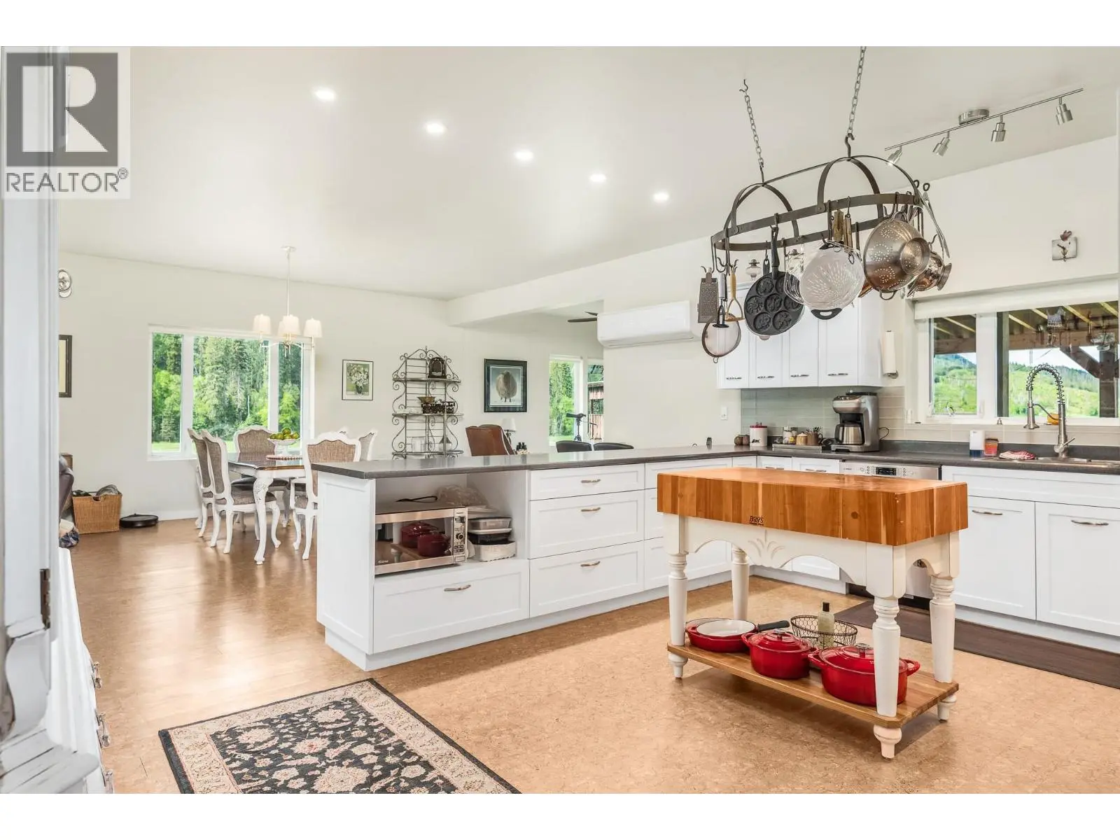 4 Hollingsworth Road. Cherryville, British Columbia