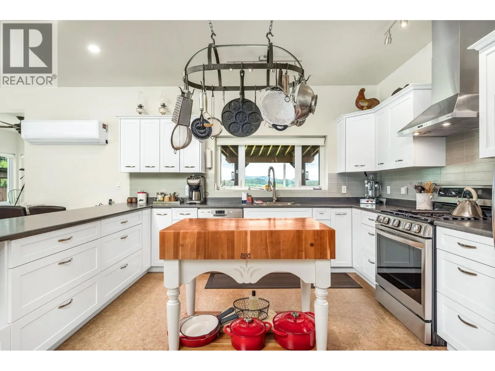 4 Hollingsworth Road. Cherryville, British Columbia