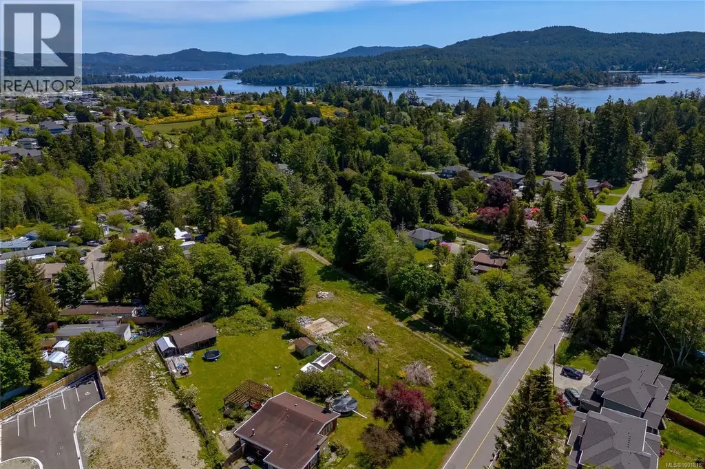 2033 Maple Ave, Sooke