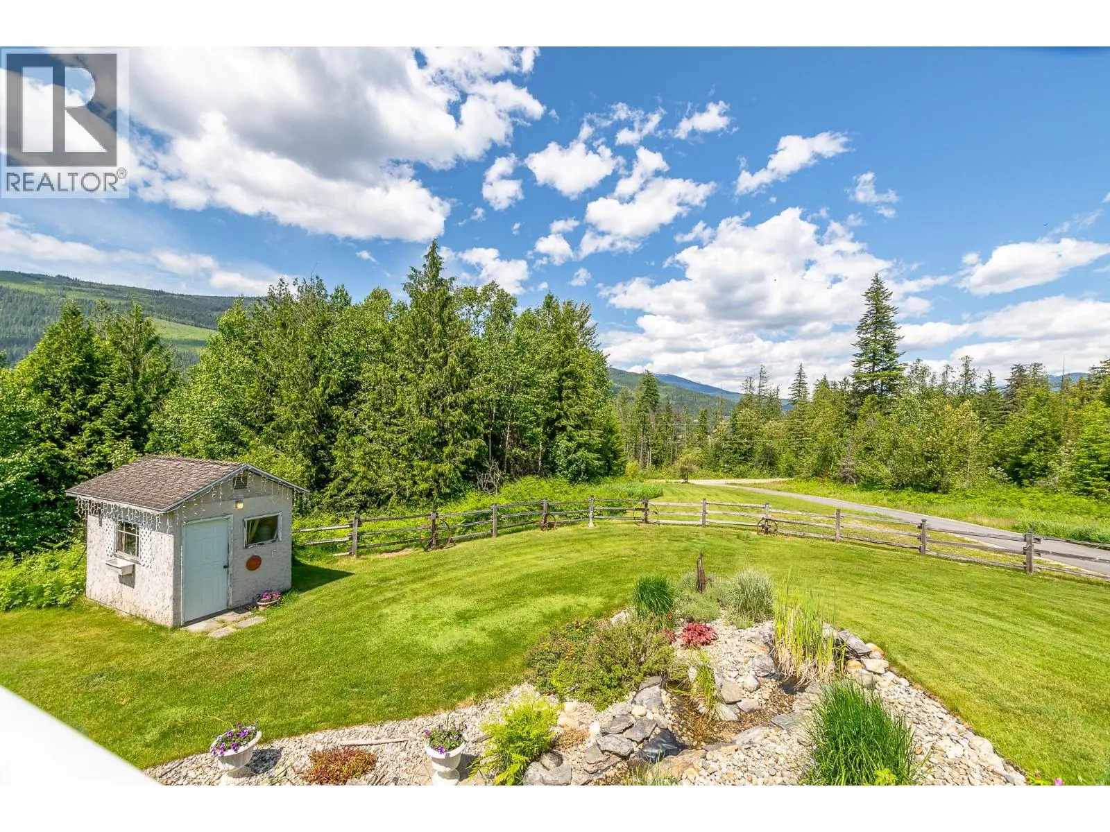 4340 Sederberg Road. Malakwa, British Columbia