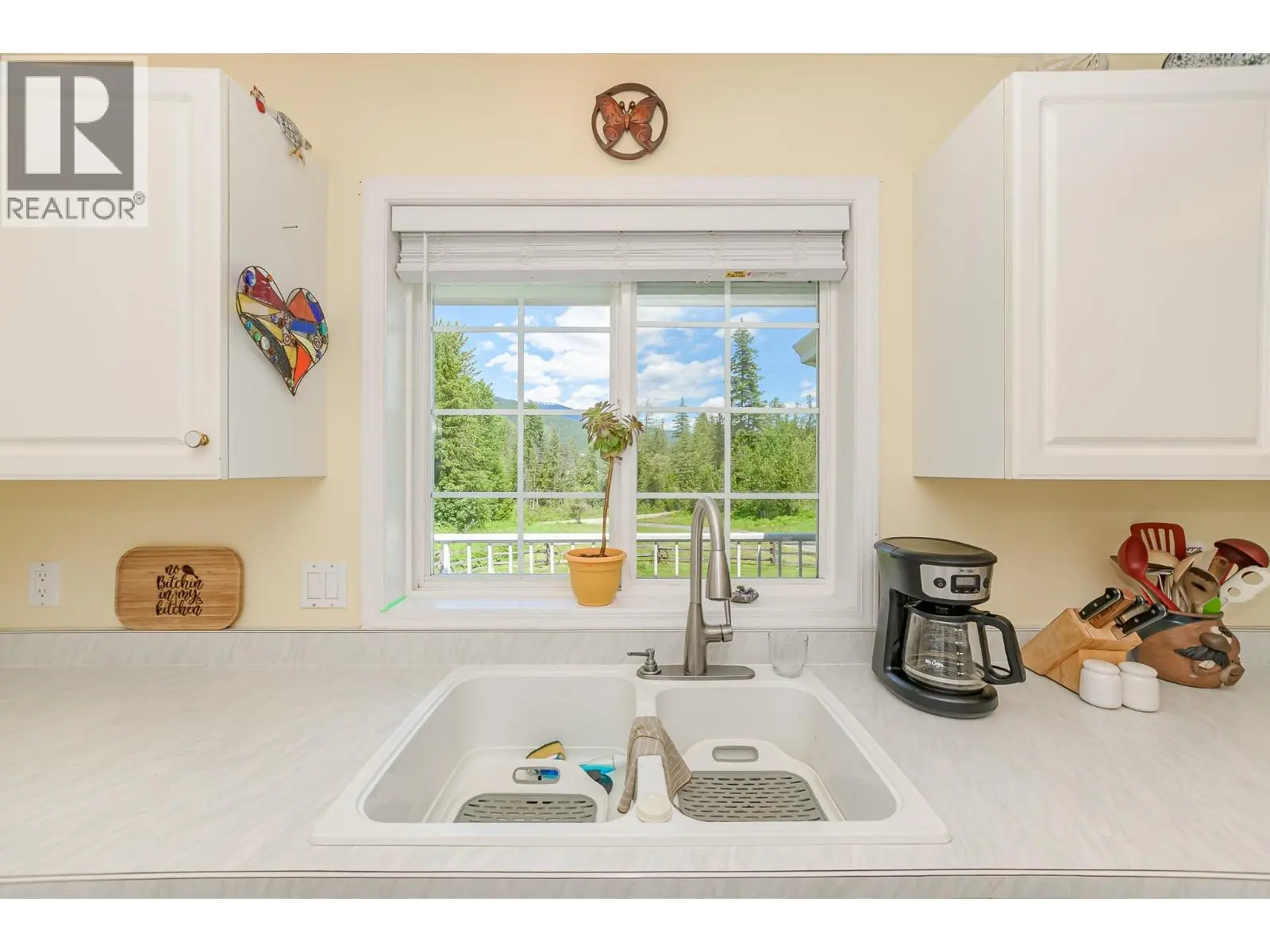 4340 Sederberg Road. Malakwa, British Columbia
