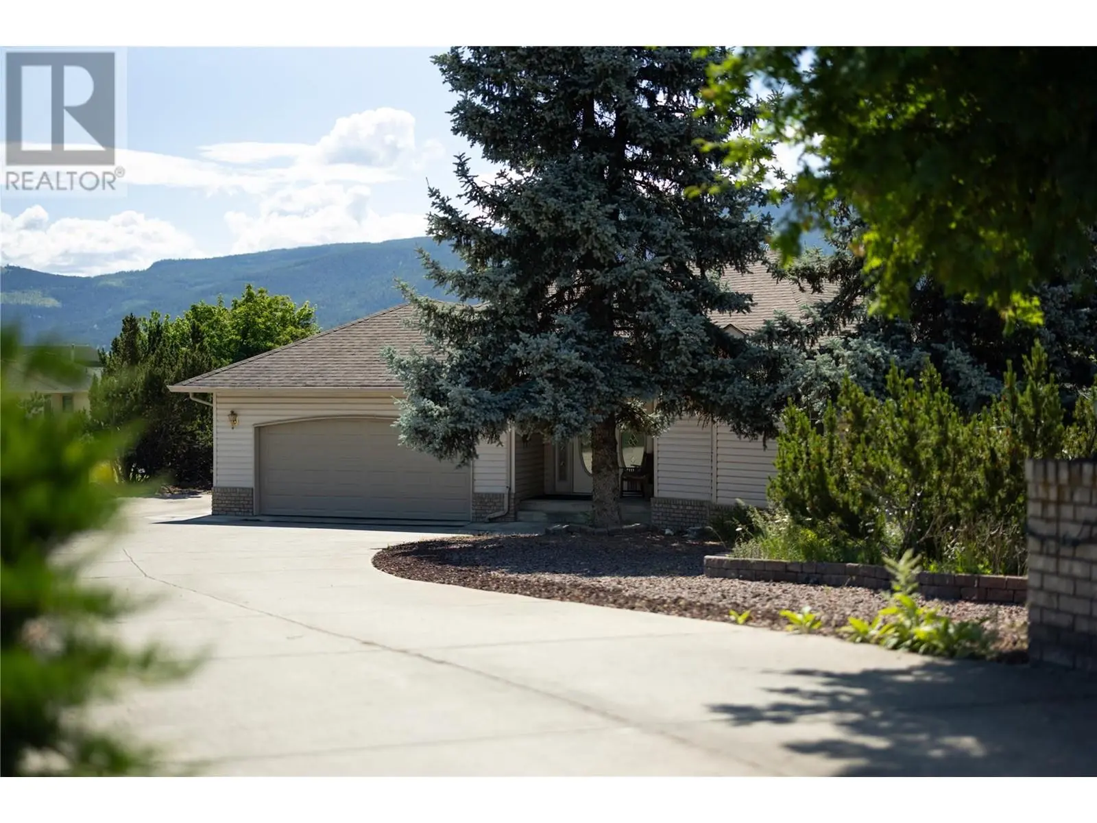 8827 Michael Drive. Coldstream, British Columbia