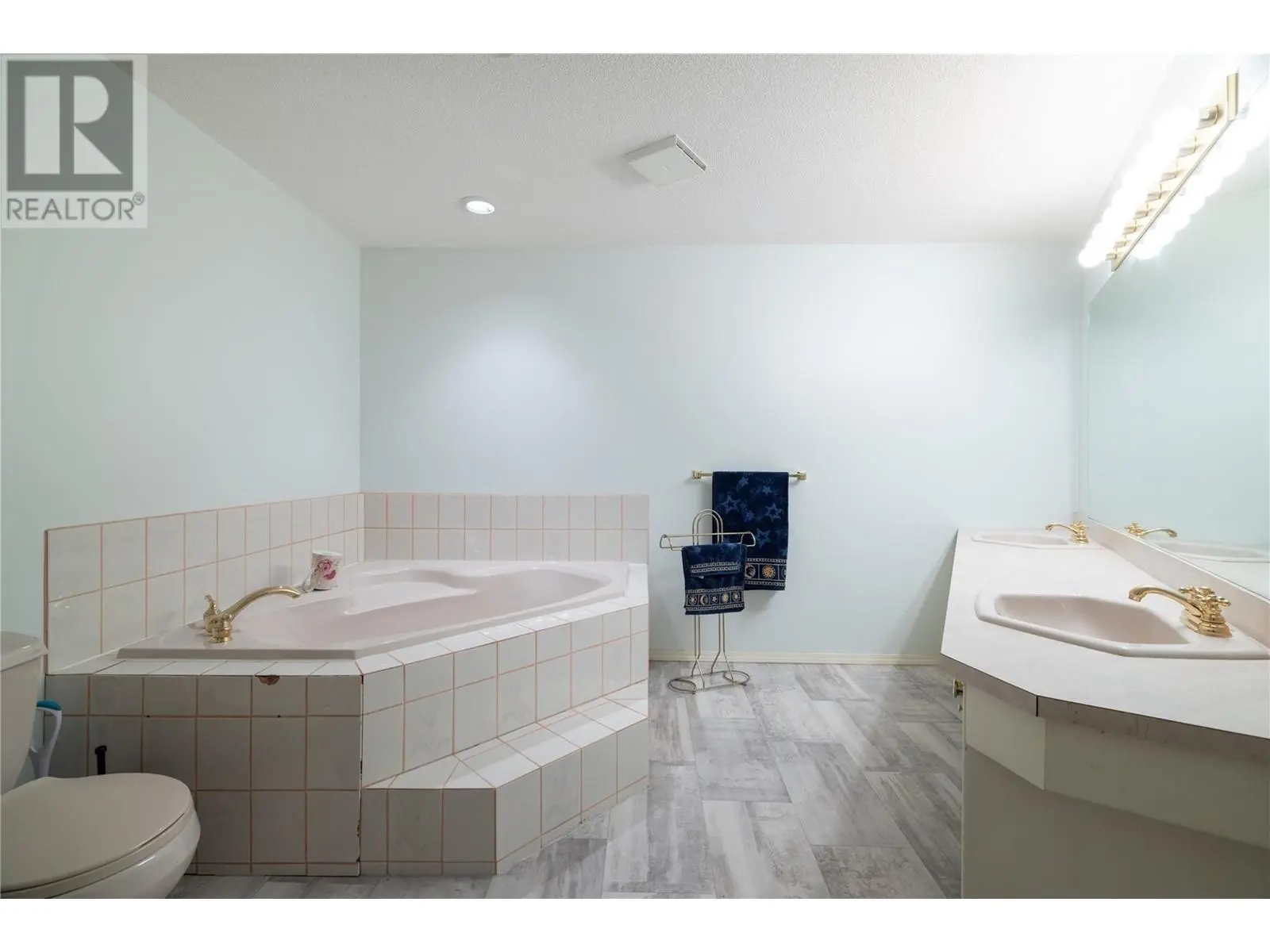 8827 Michael Drive. Coldstream, British Columbia