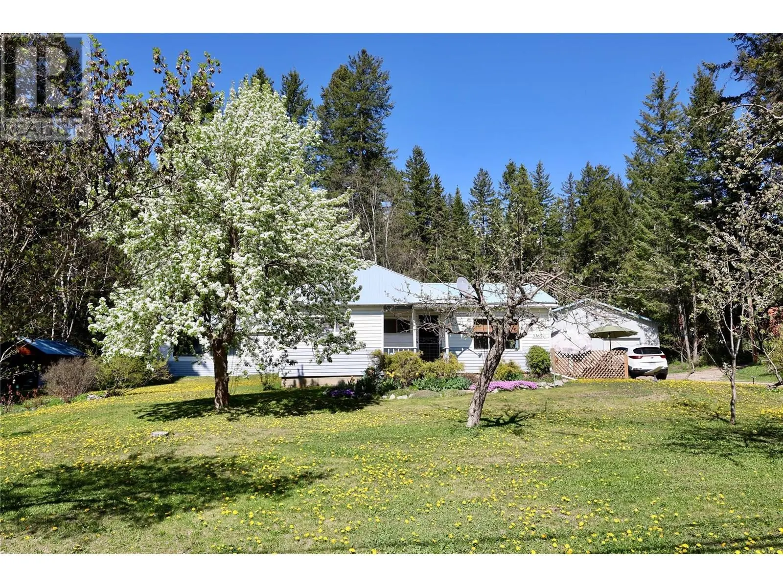 3361 & 3365 95 Highway. Golden, British Columbia