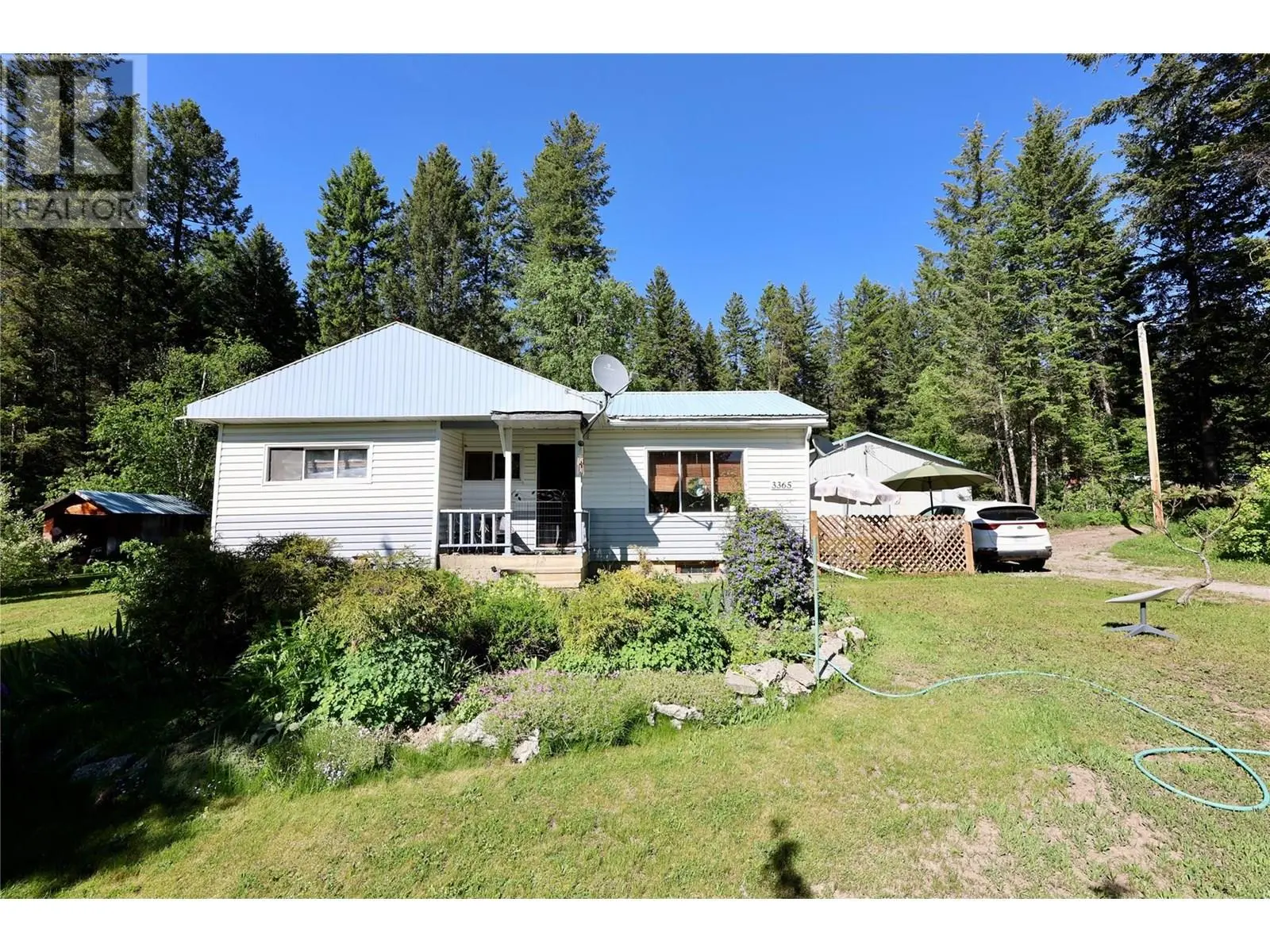 3361 & 3365 95 Highway. Golden, British Columbia