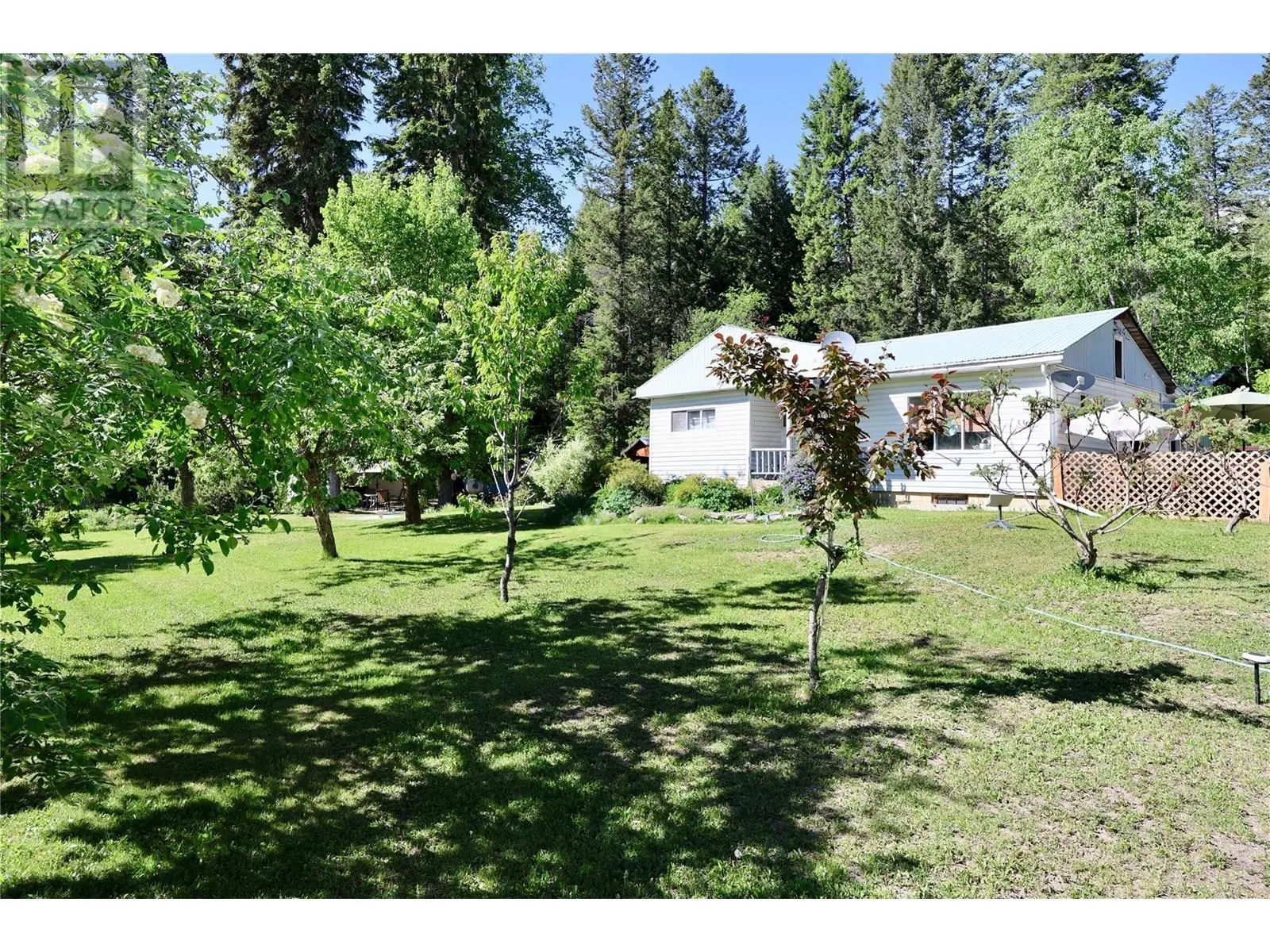3361 & 3365 95 Highway. Golden, British Columbia