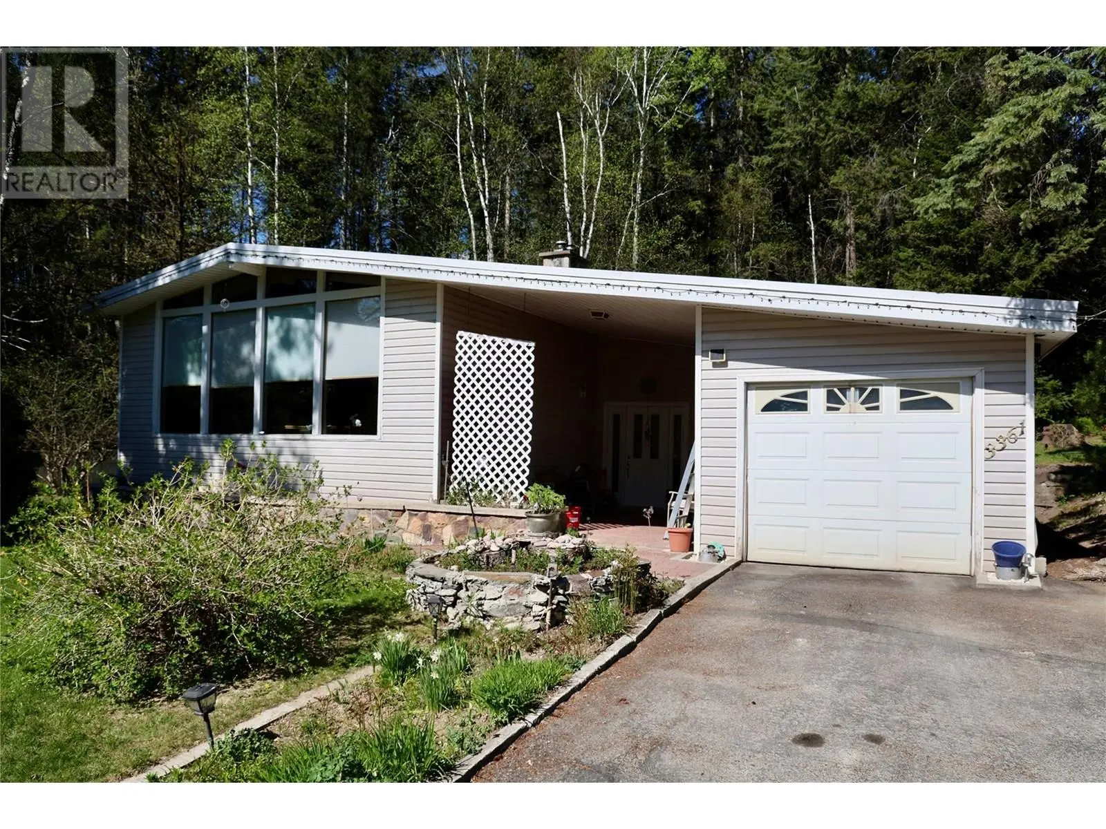 3361 & 3365 95 Highway. Golden, British Columbia
