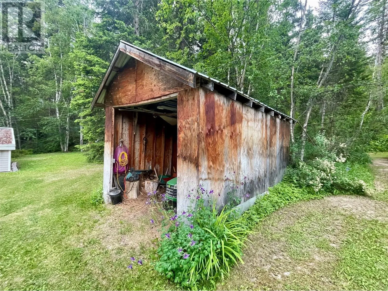 3361 & 3365 95 Highway. Golden, British Columbia