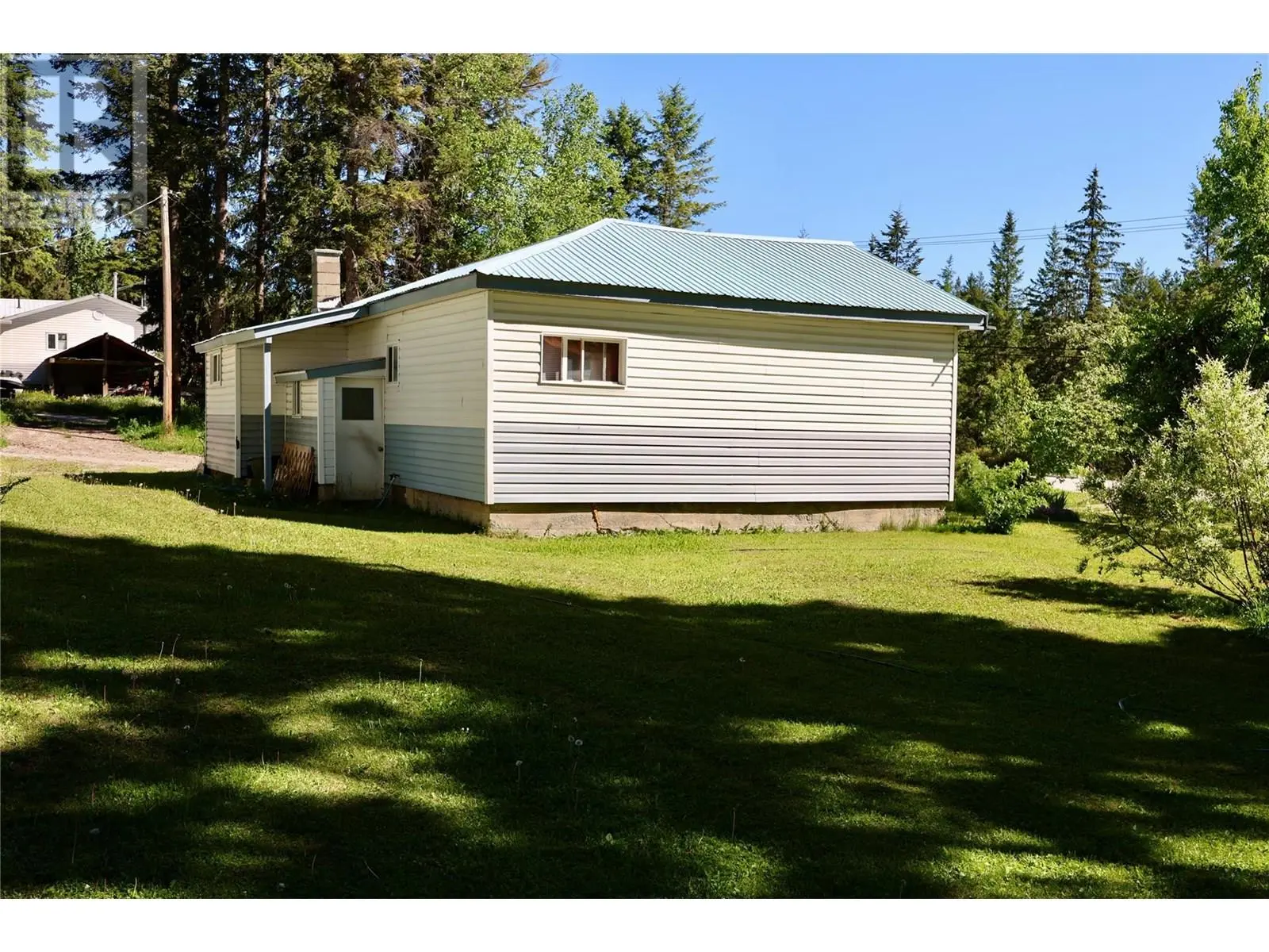 3361 & 3365 95 Highway. Golden, British Columbia