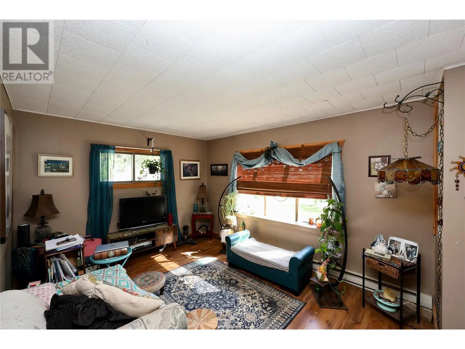 3361 & 3365 95 Highway. Golden, British Columbia