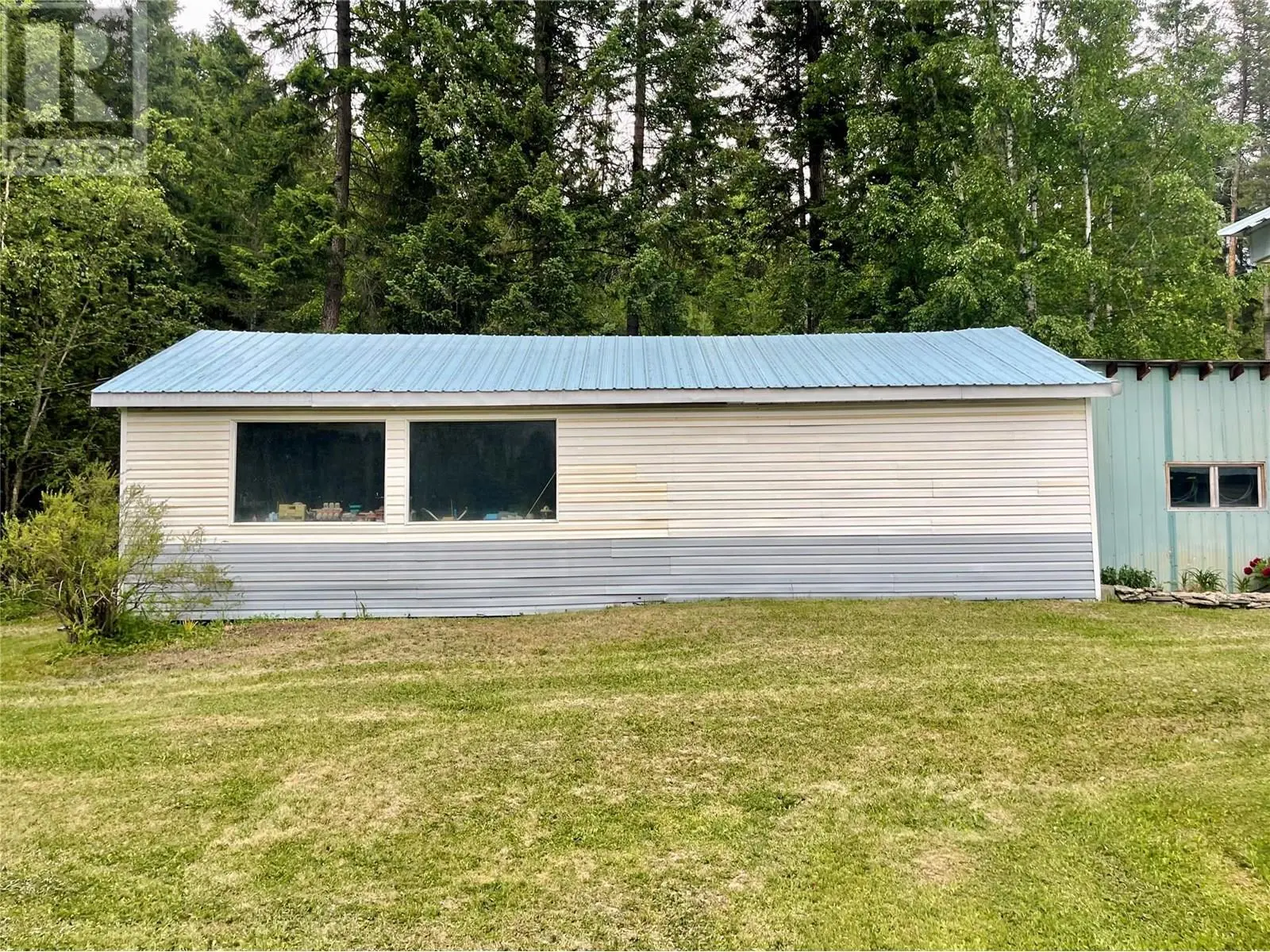 3361 & 3365 95 Highway. Golden, British Columbia