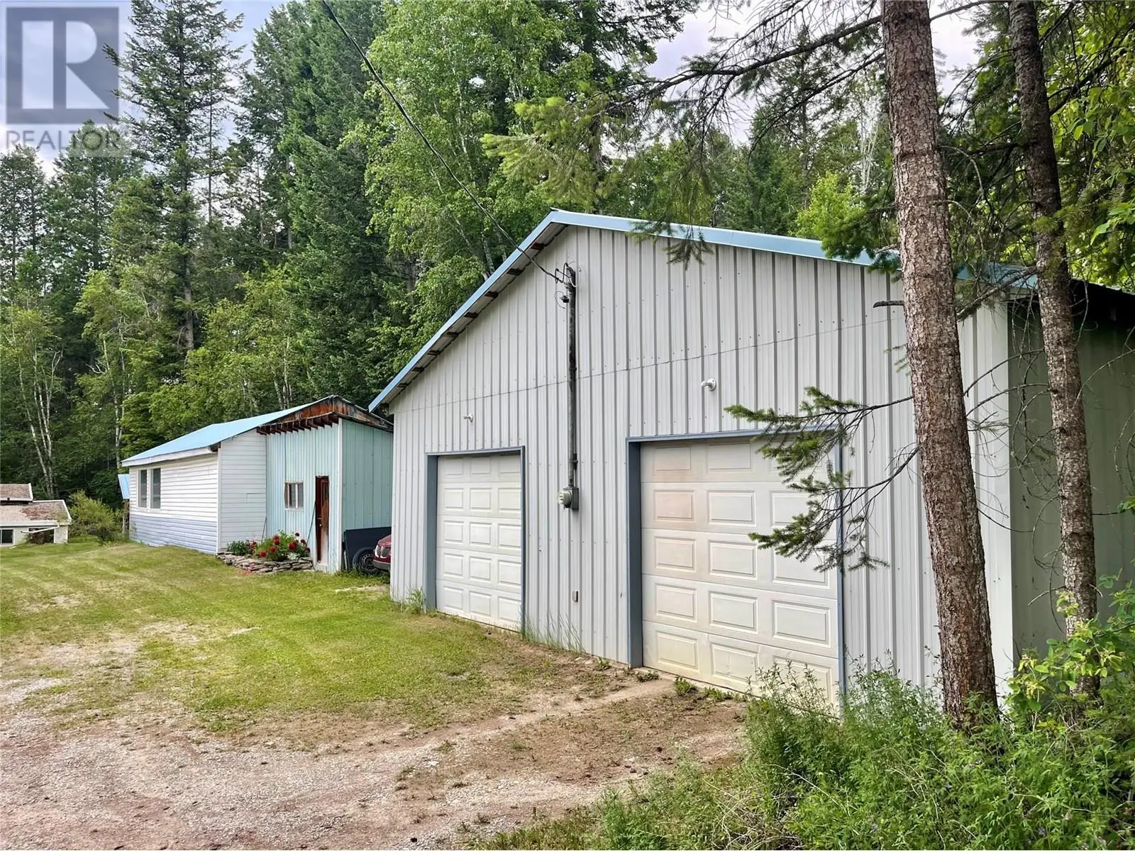 3361 & 3365 95 Highway. Golden, British Columbia