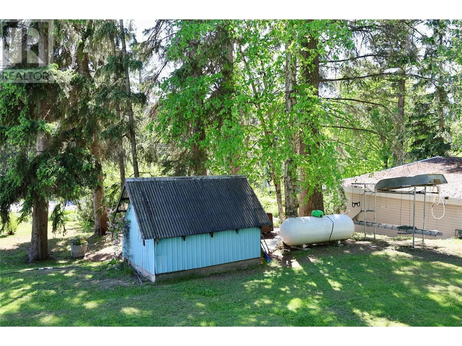 3361 & 3365 95 Highway. Golden, British Columbia