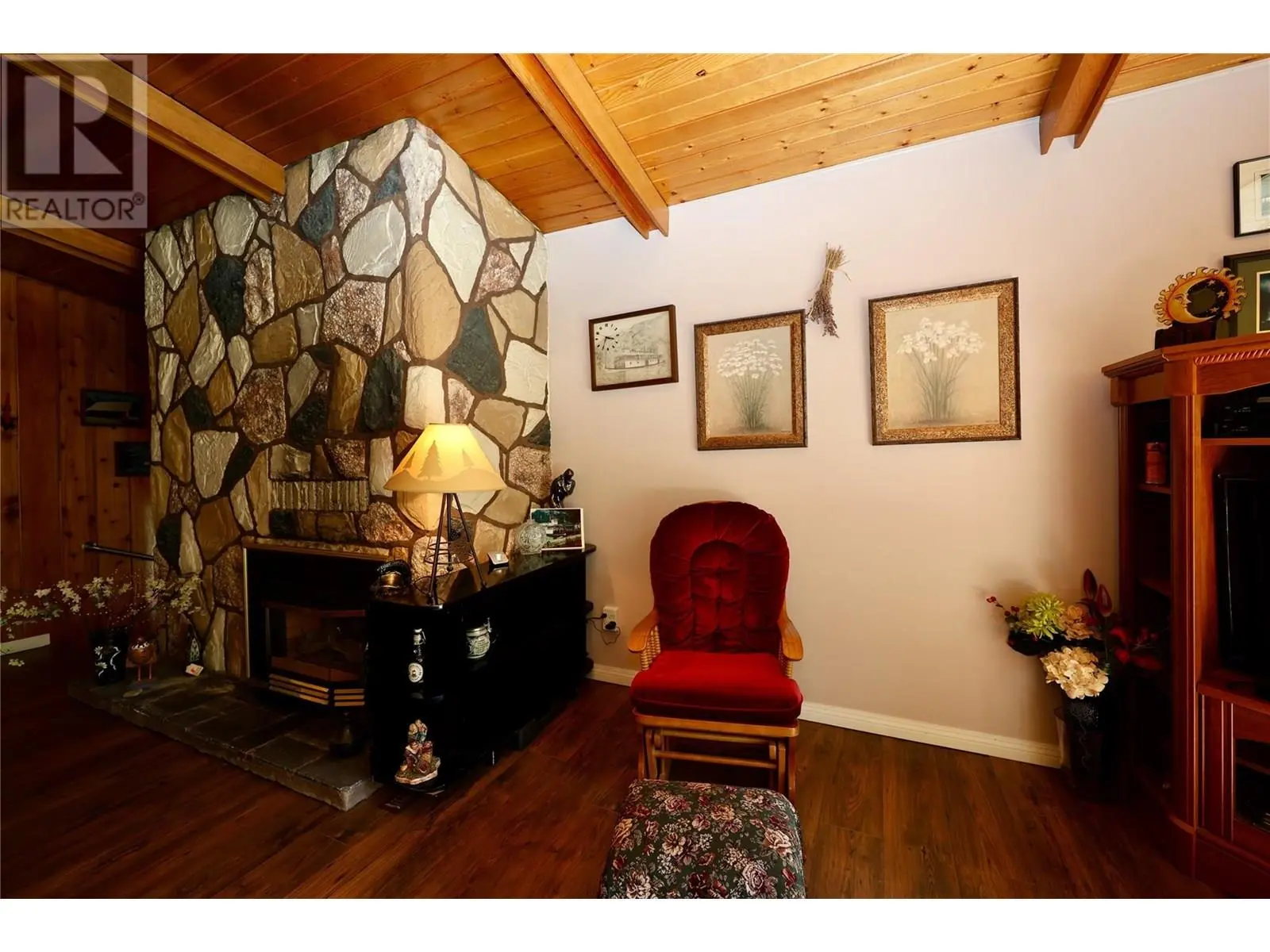 3361 & 3365 95 Highway. Golden, British Columbia