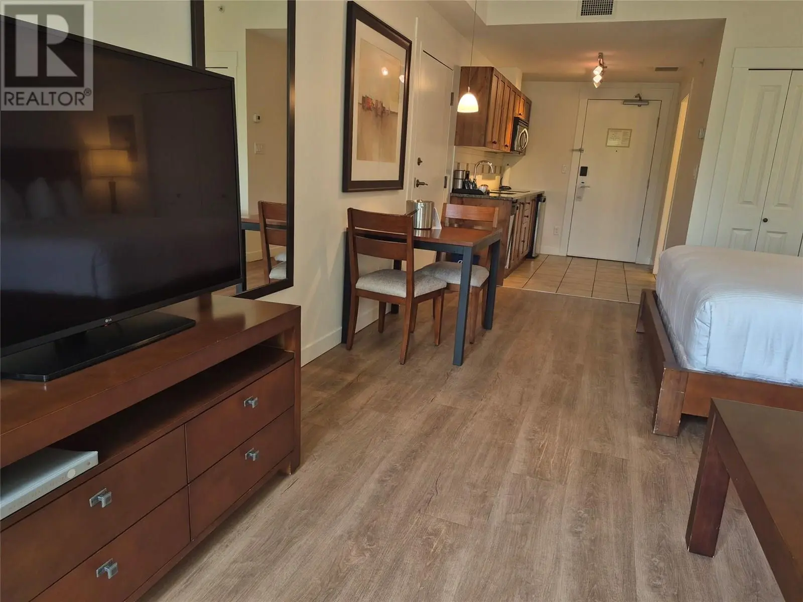 4200 Lakeshore Drive Drive Unit# 302. Osoyoos, British Columbia