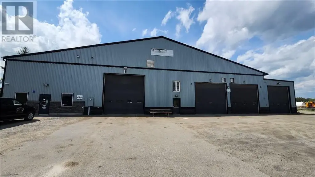 710 Vermilion Lake Road, Chelmsford