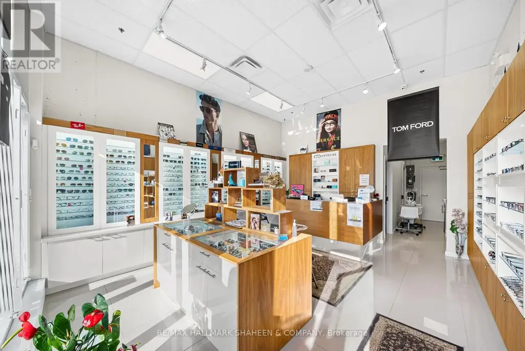B10 - 9610 Yonge Street, Richmond Hill (North Richvale)