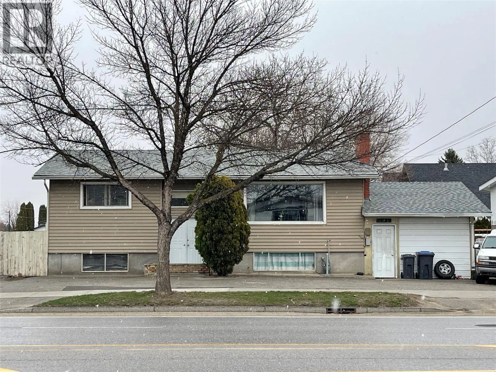 3049 Gordon Drive. Kelowna, British Columbia