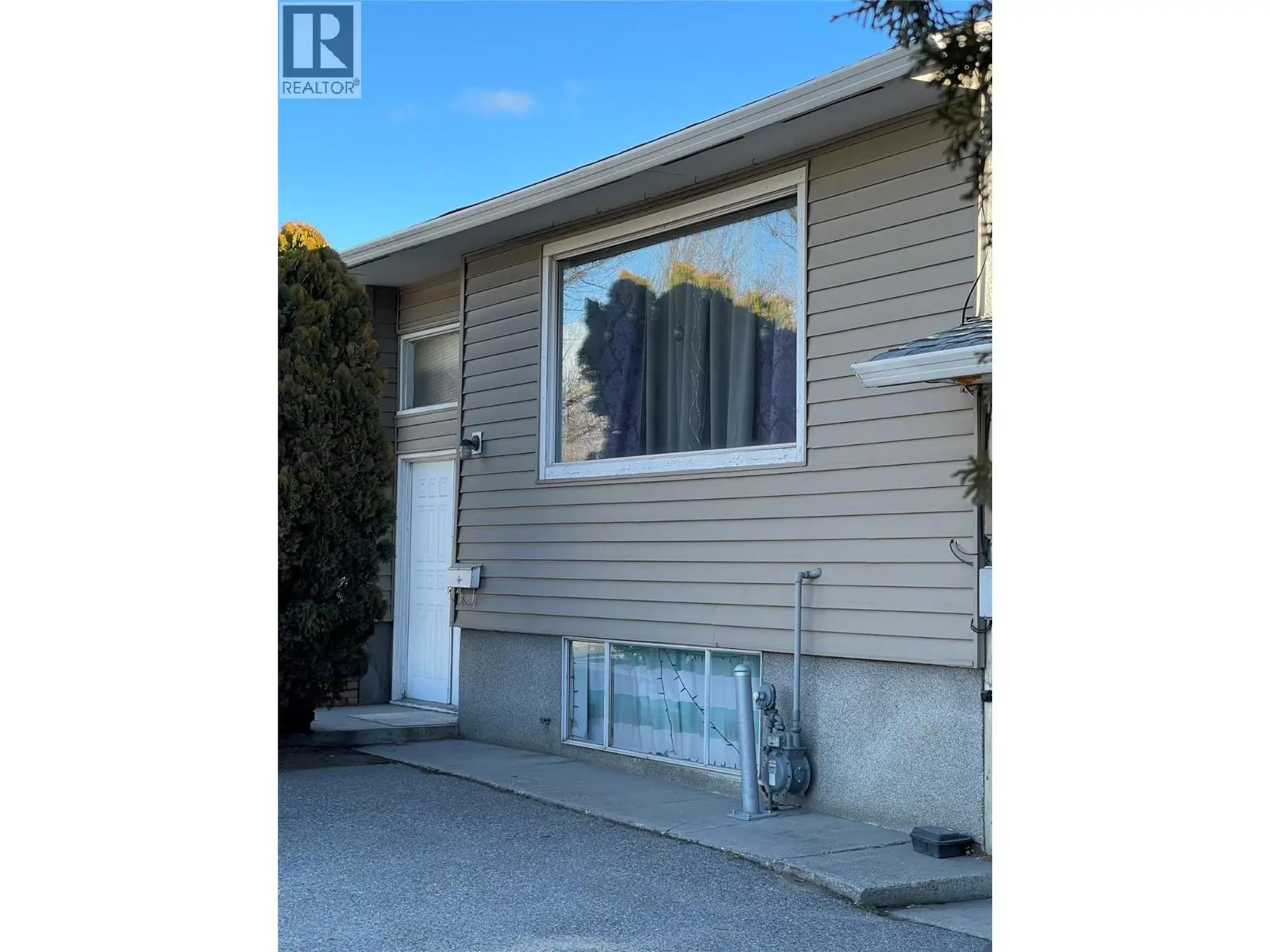 3049 Gordon Drive. Kelowna, British Columbia