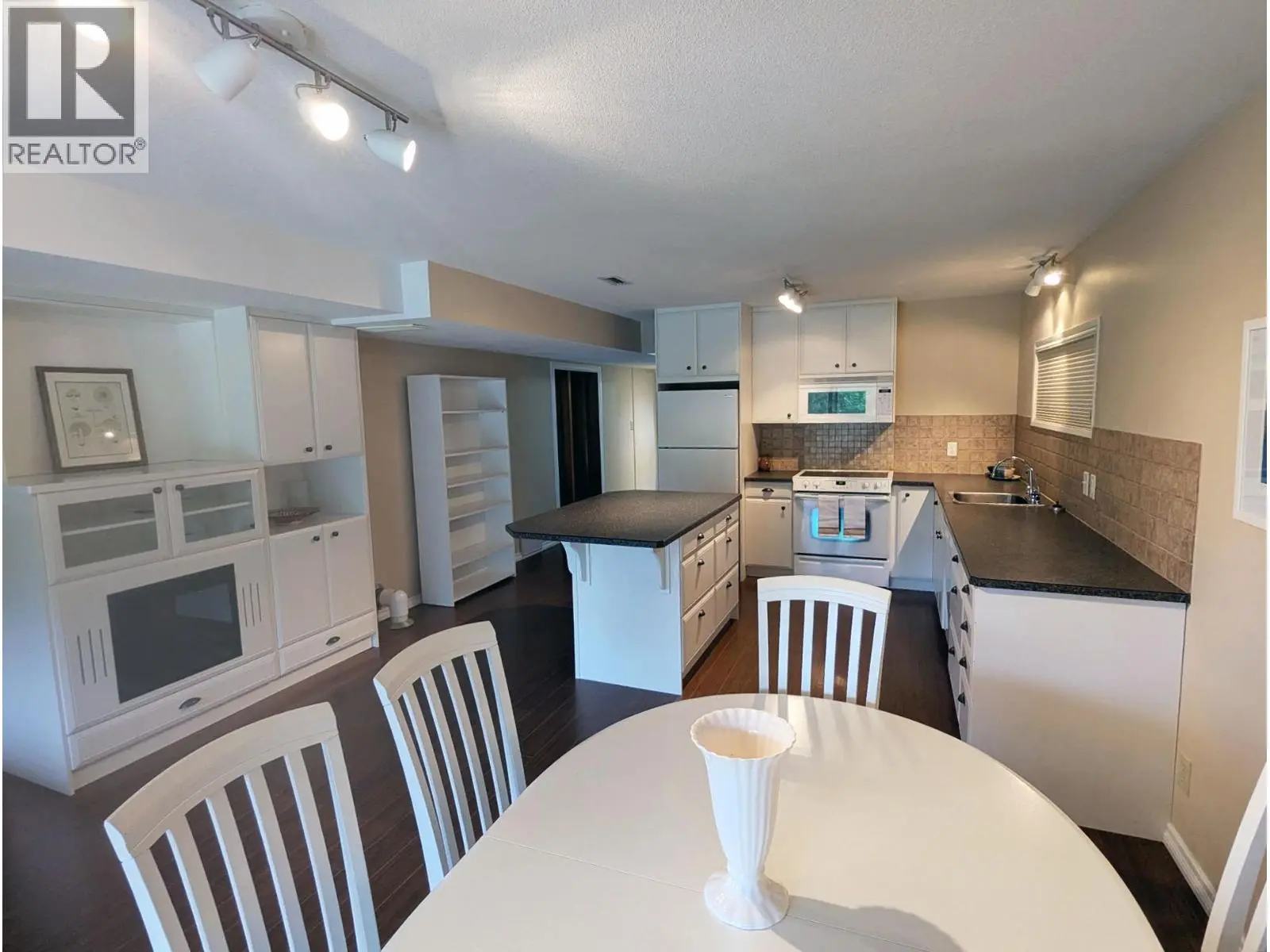 975 Heron Court. Oliver, British Columbia