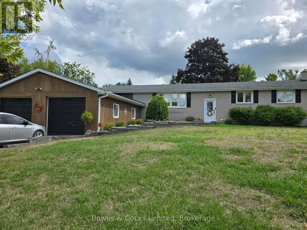 33 Maple Grove Road, Kawartha Lakes (Lindsay)
