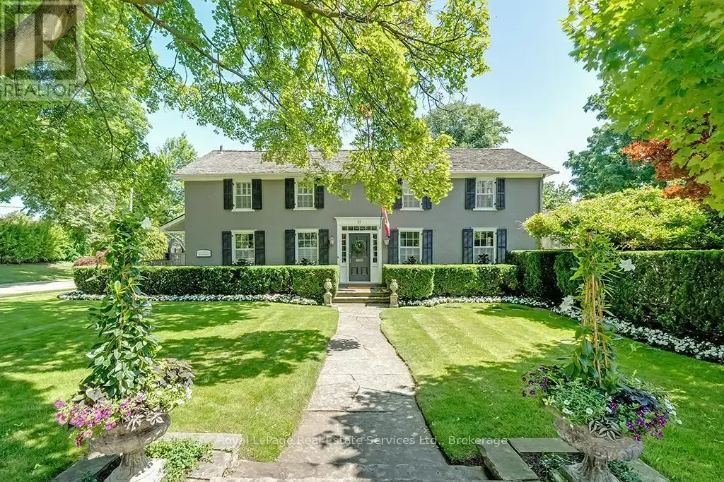 53 Thomas Street, Oakville (OO Old Oakville)