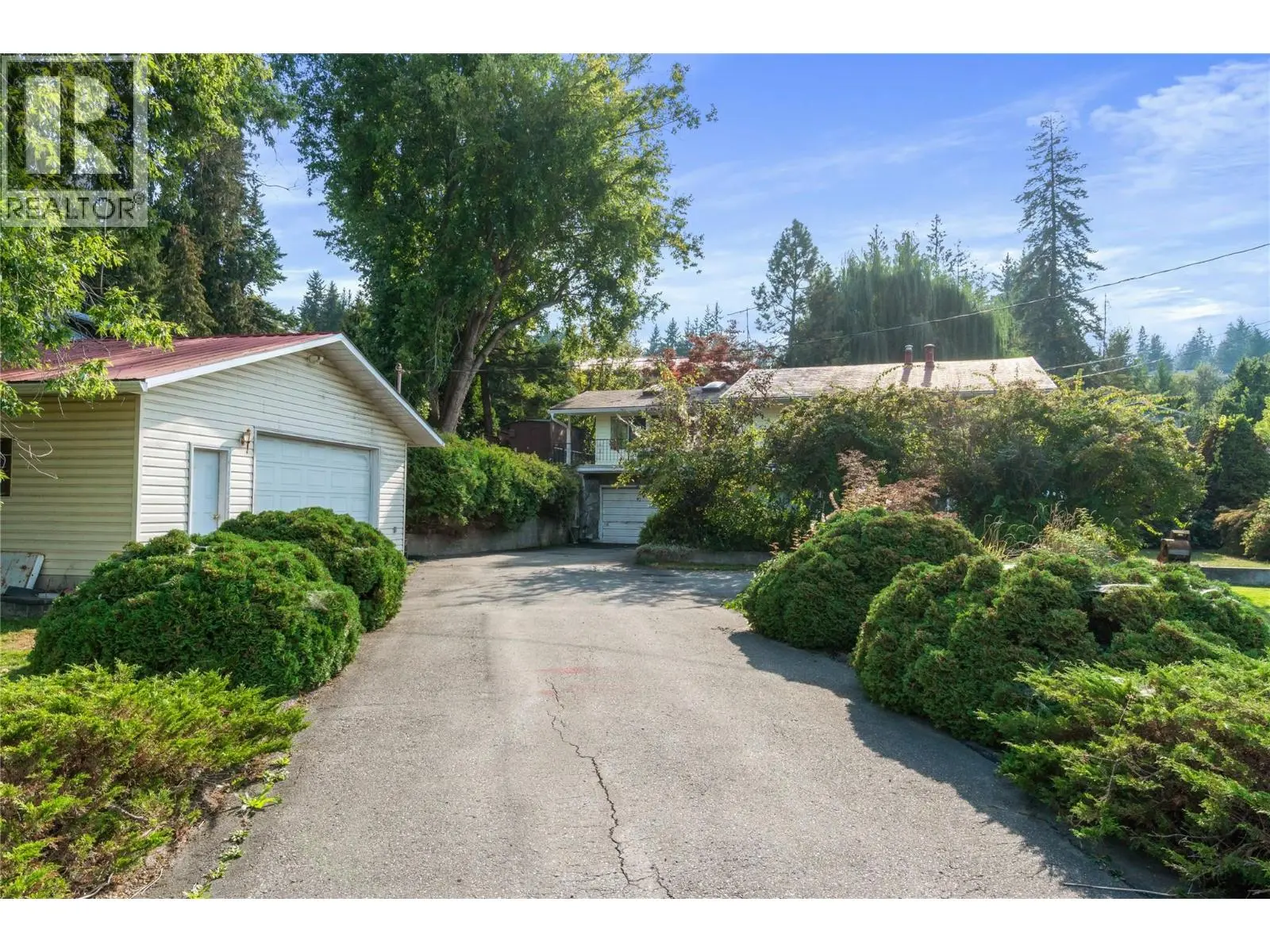2602 Blind Bay Road. Blind Bay, British Columbia