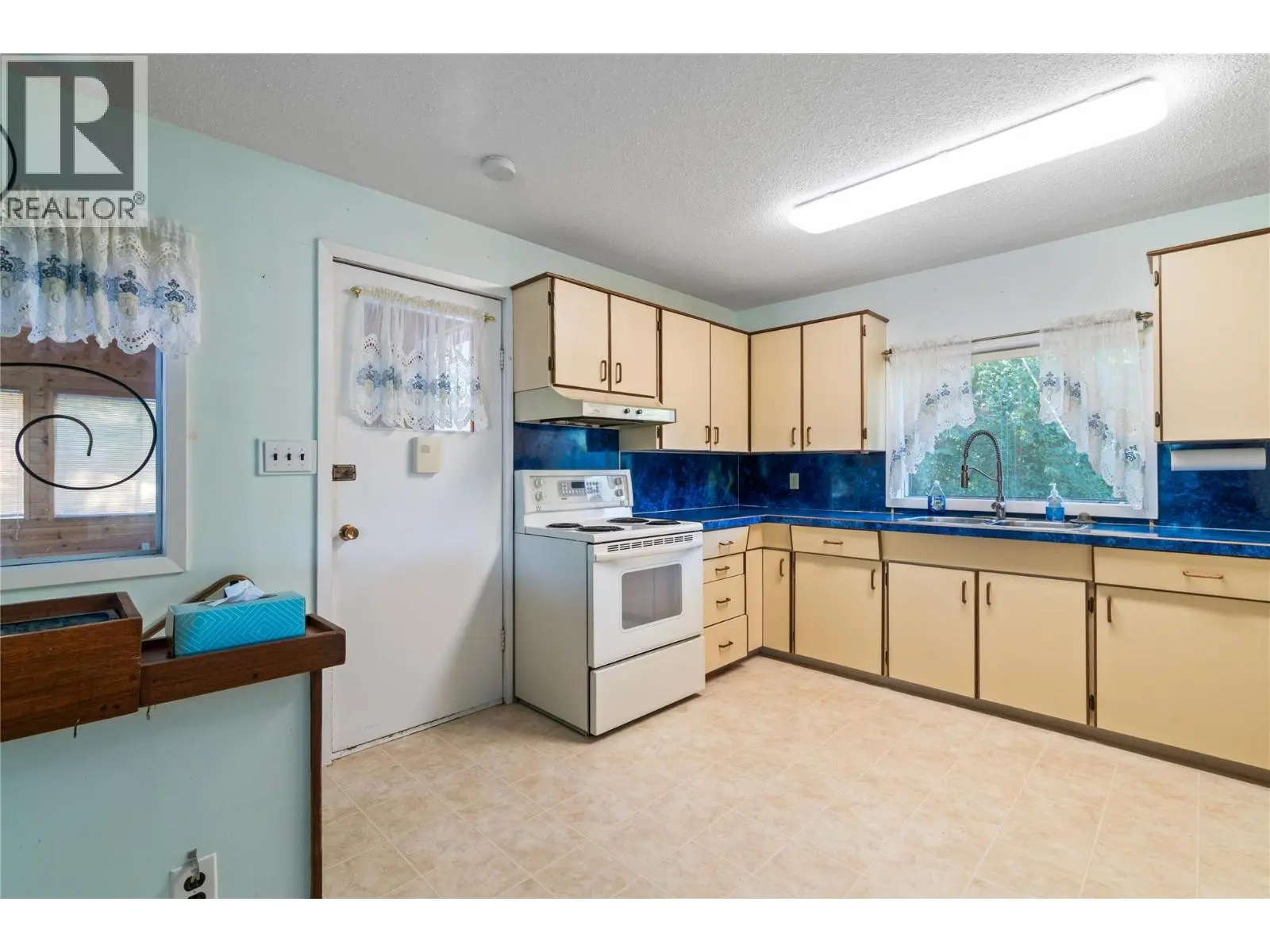 2602 Blind Bay Road. Blind Bay, British Columbia