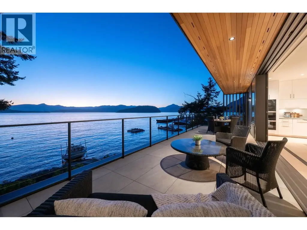 8885 Lawrence Way, West Vancouver