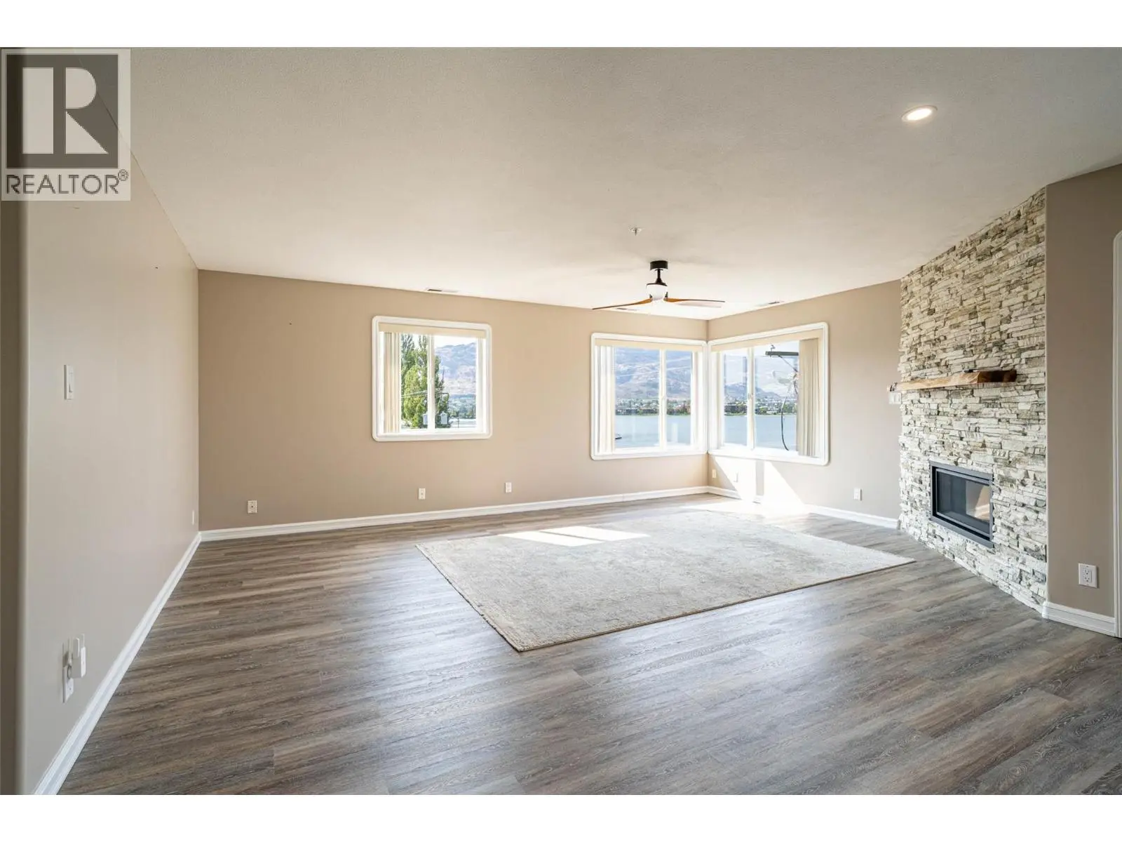 6805 Cottonwood Drive Unit# 300. Osoyoos, British Columbia