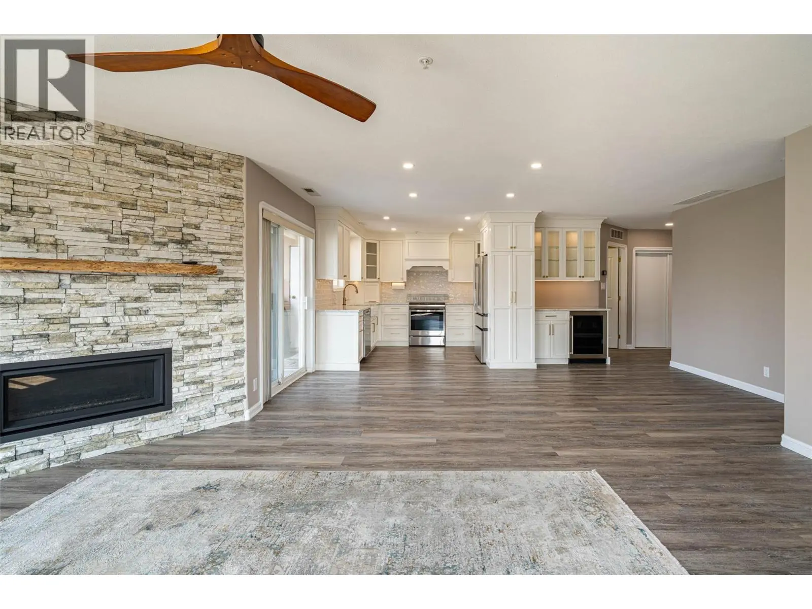 6805 Cottonwood Drive Unit# 300. Osoyoos, British Columbia