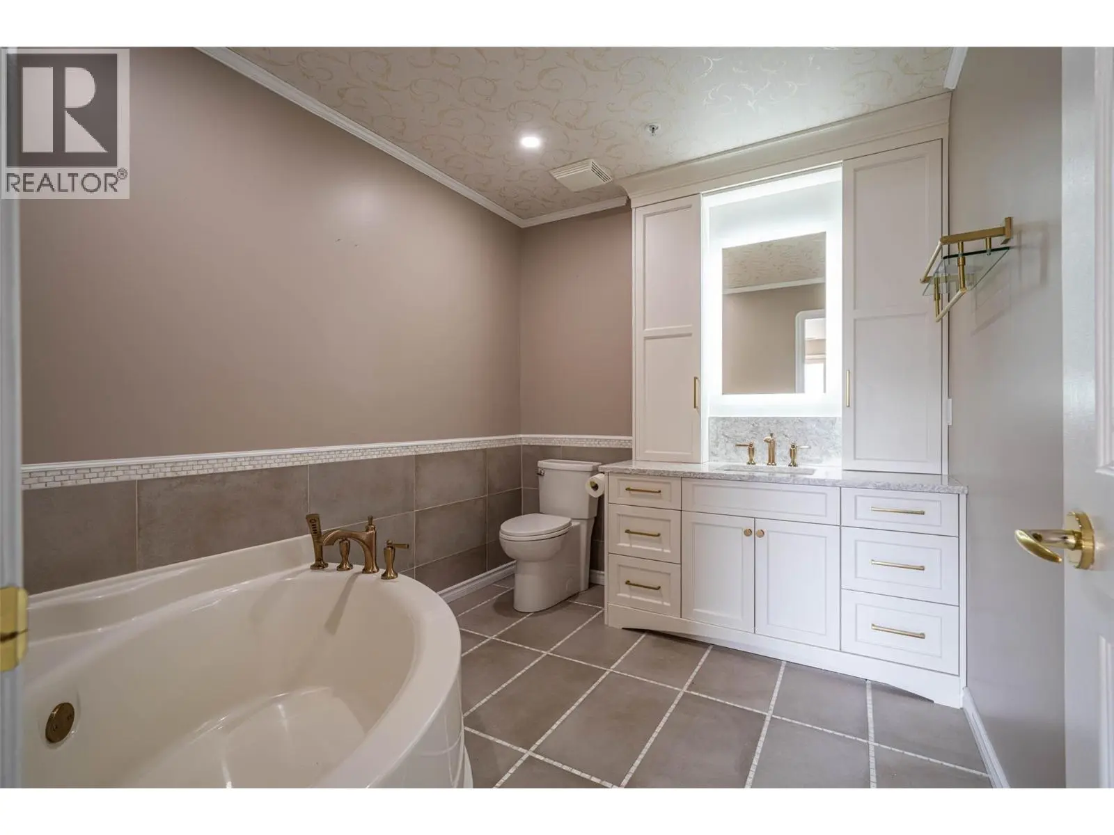 6805 Cottonwood Drive Unit# 300. Osoyoos, British Columbia