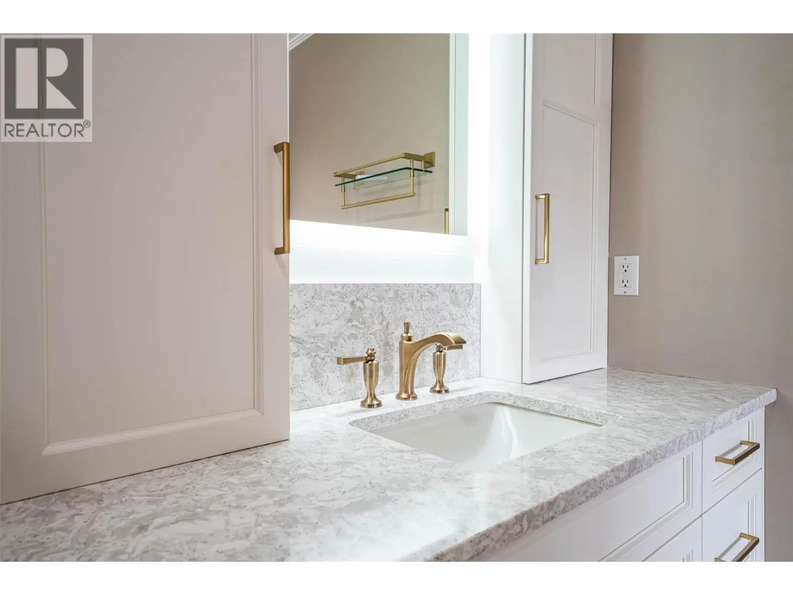 6805 Cottonwood Drive Unit# 300. Osoyoos, British Columbia