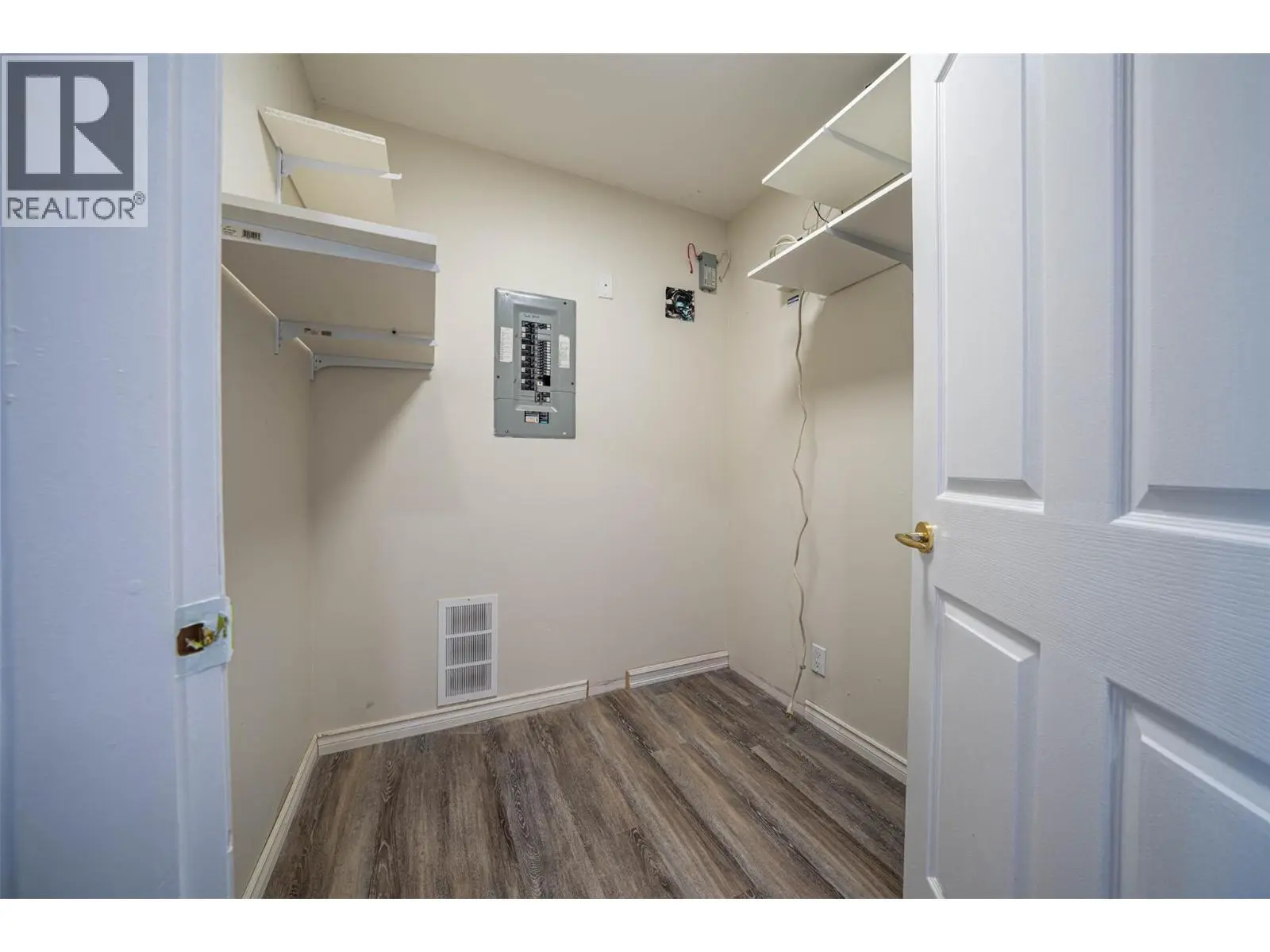 6805 Cottonwood Drive Unit# 300. Osoyoos, British Columbia