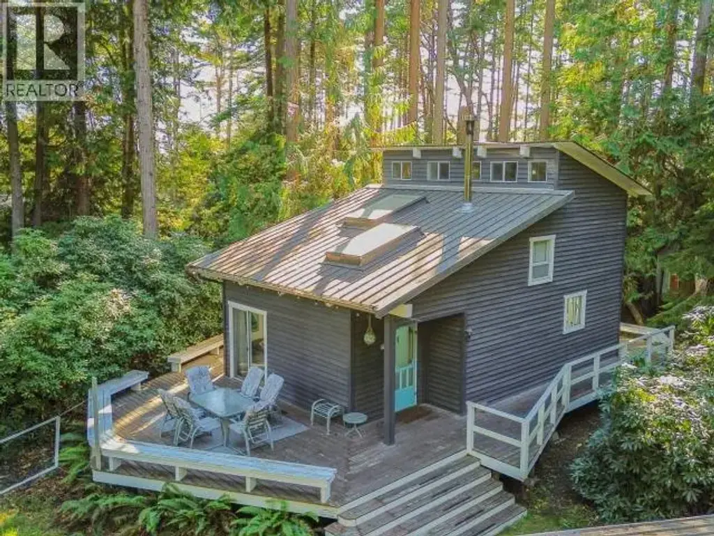 2742 Vancouver Blvd, Savary Island