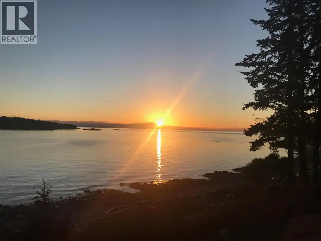 6437 Sunshine Coast Highway, Sechelt