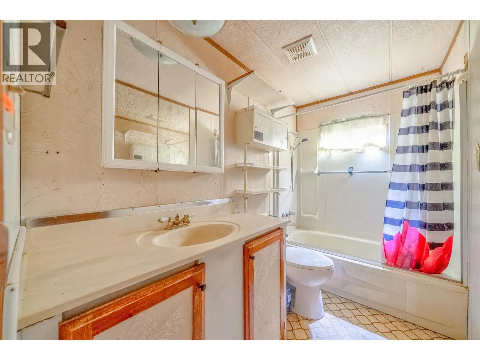 4540 Eagle Bay Road. Eagle Bay, British Columbia