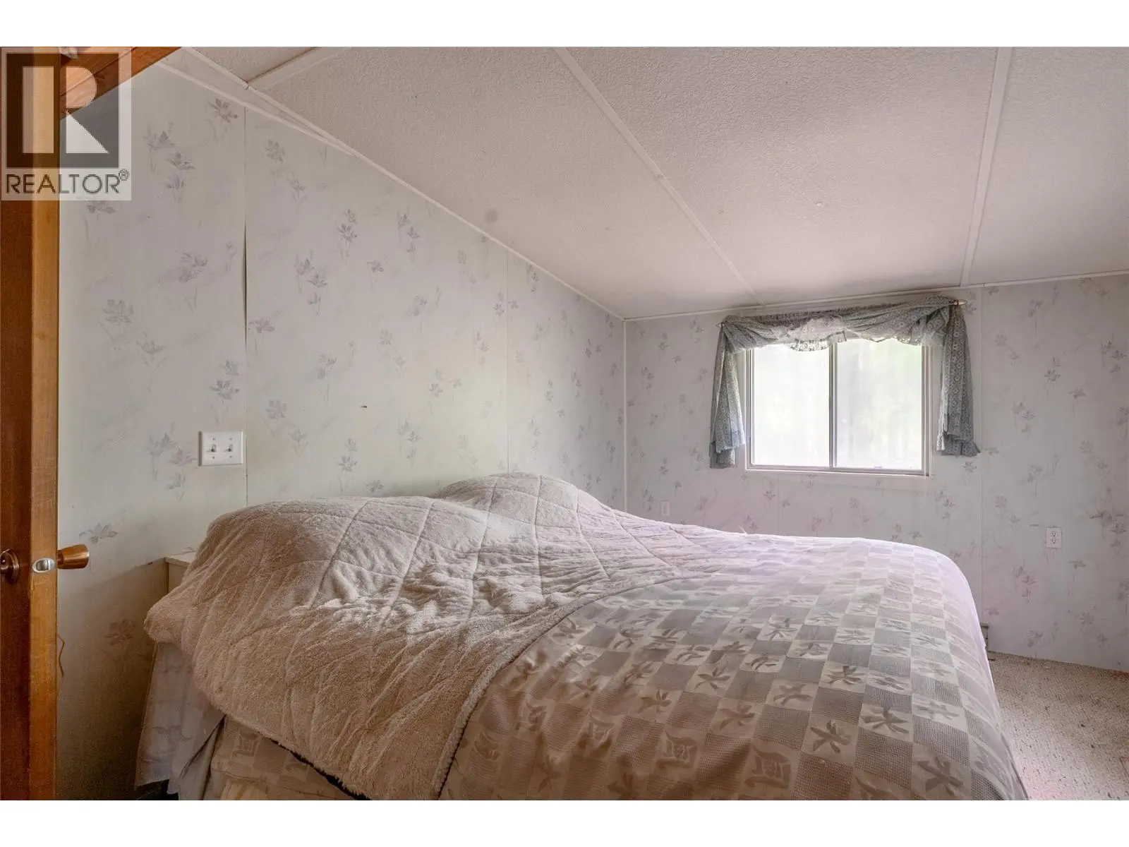 4540 Eagle Bay Road. Eagle Bay, British Columbia