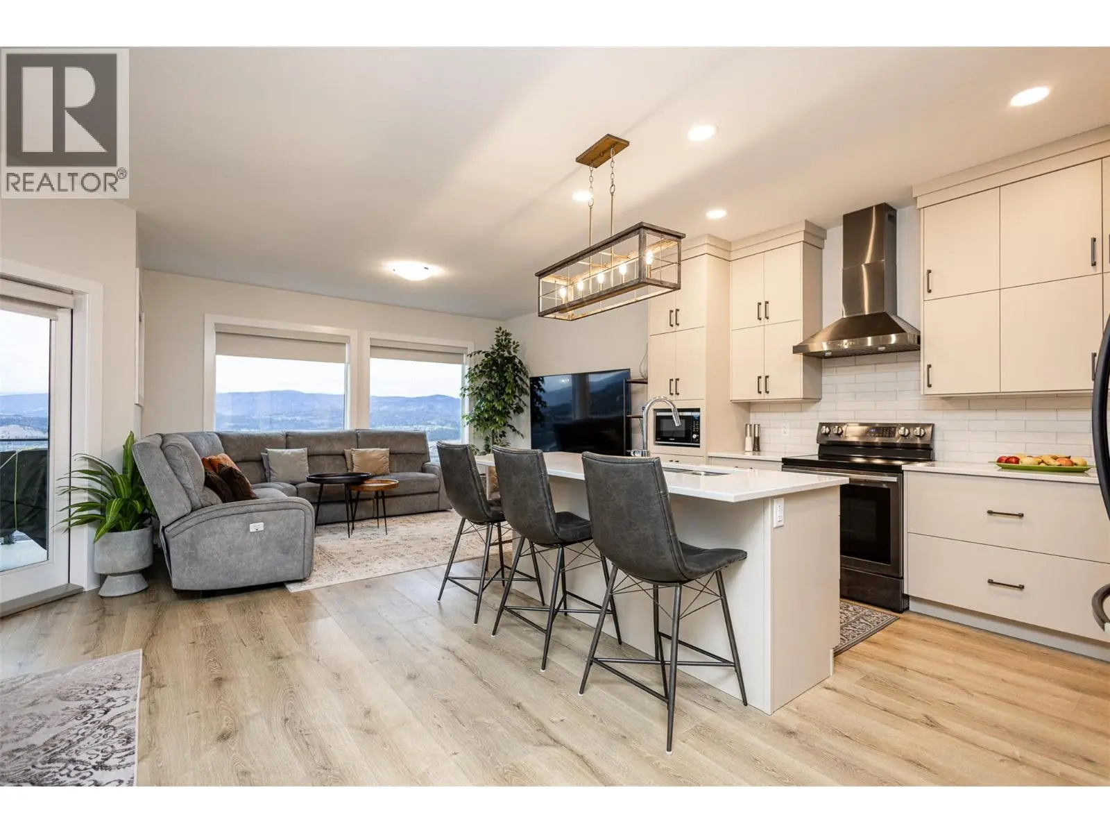 2118 Ryegrass Road. Kelowna, British Columbia