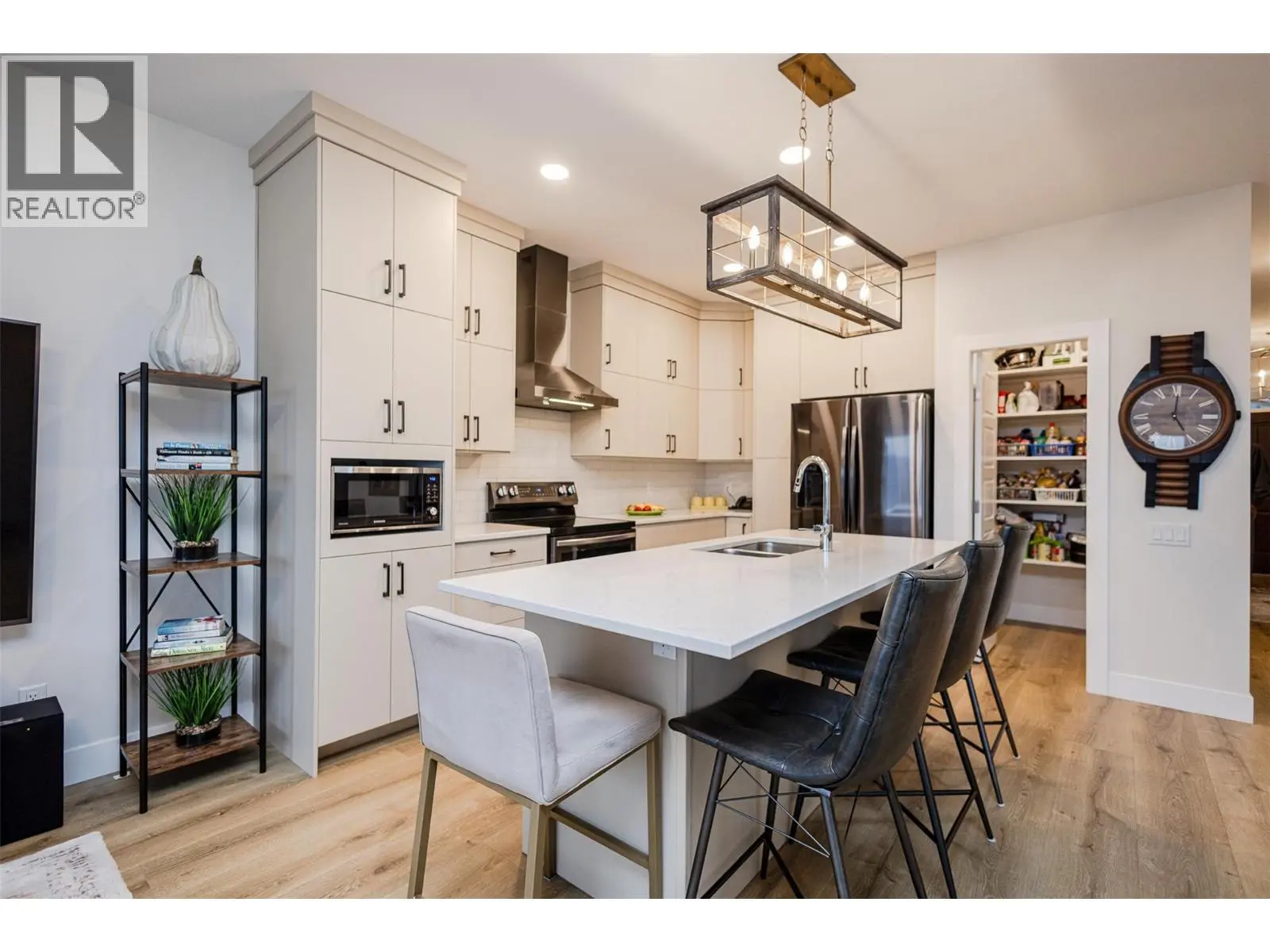 2118 Ryegrass Road. Kelowna, British Columbia