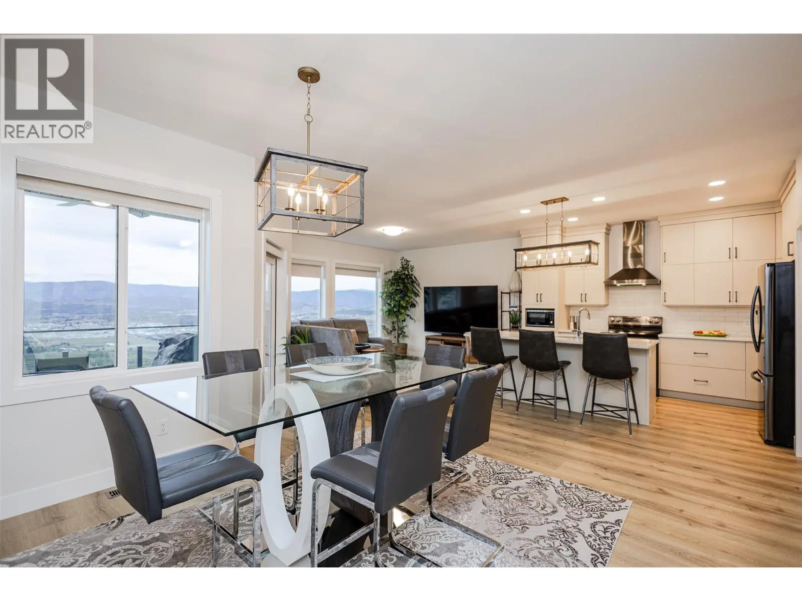 2118 Ryegrass Road. Kelowna, British Columbia
