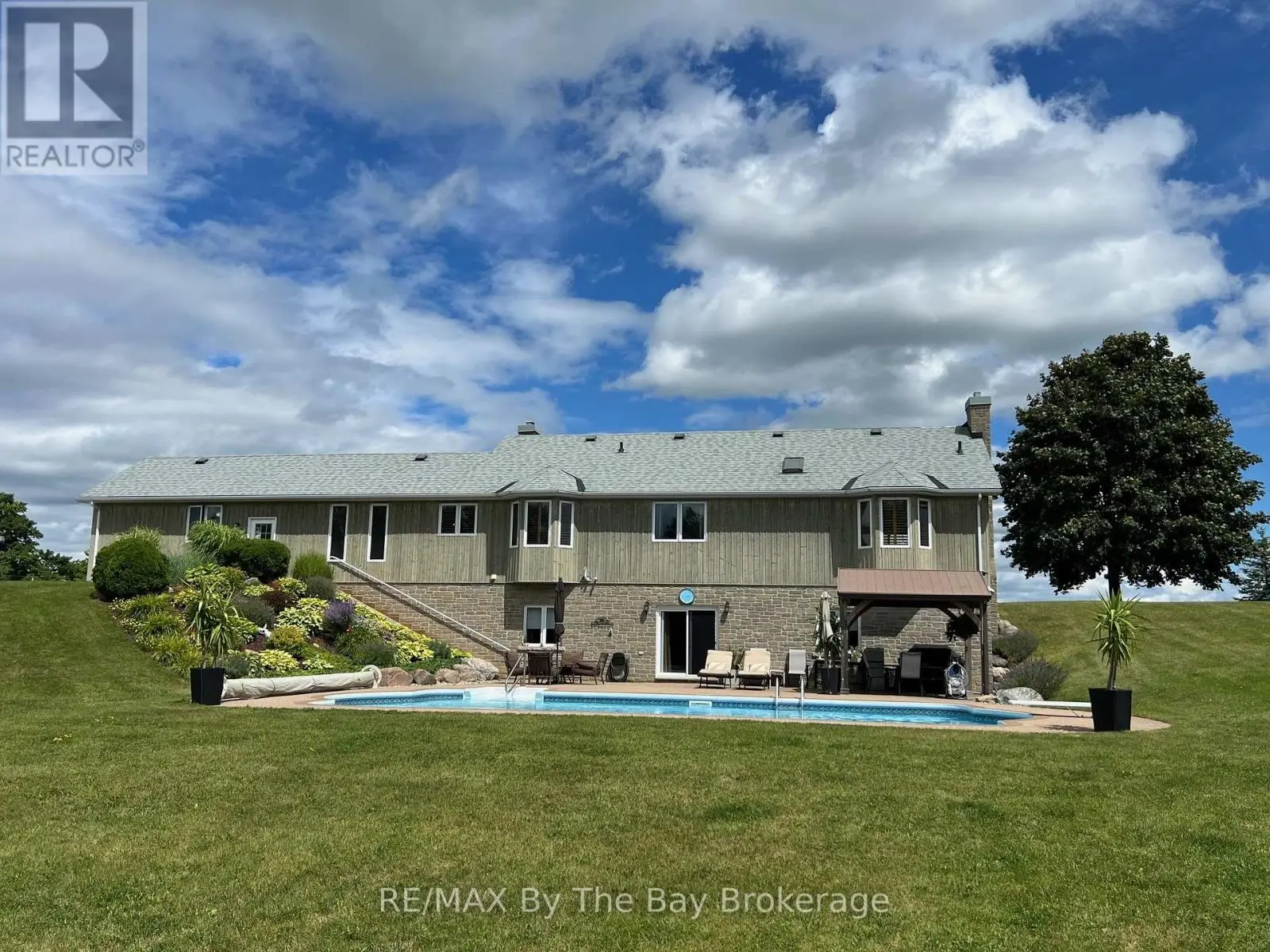 2332 Centre Line, Clearview