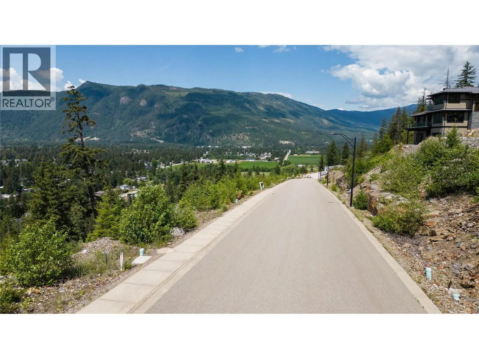 262 Bayview Drive. Sicamous, British Columbia