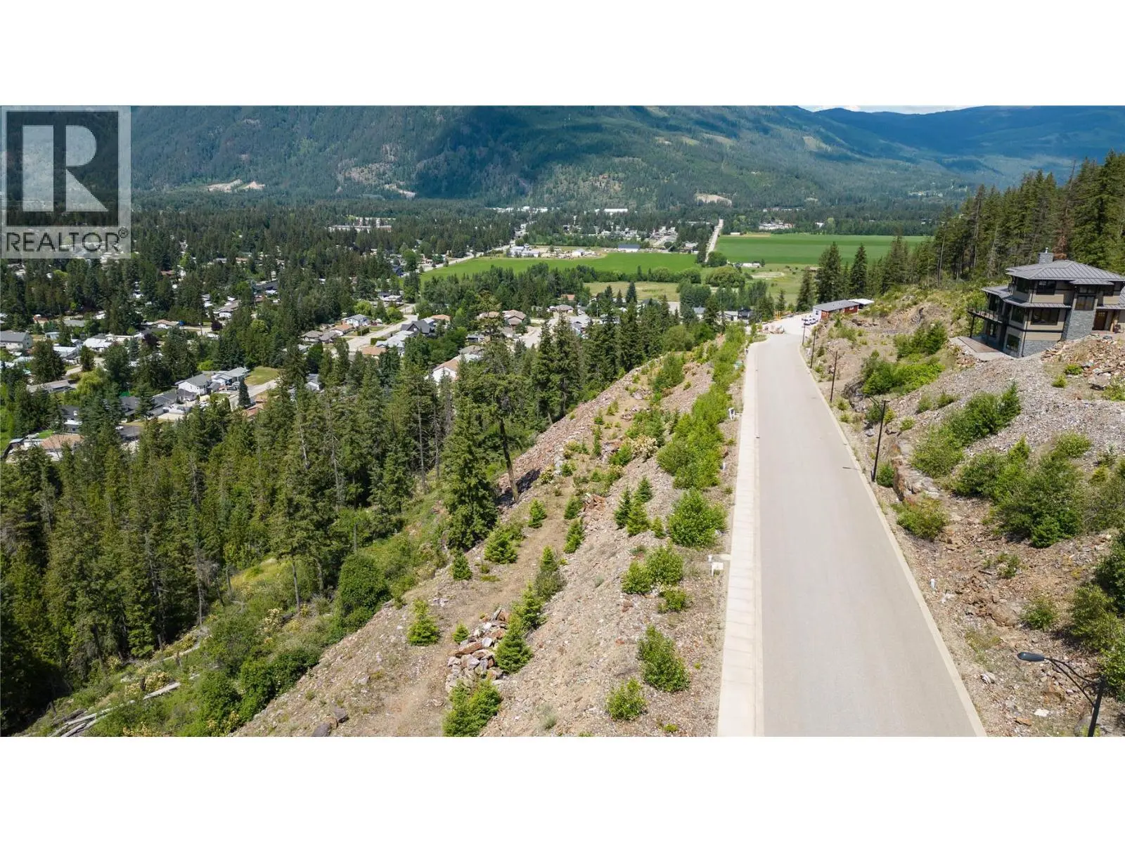 262 Bayview Drive. Sicamous, British Columbia
