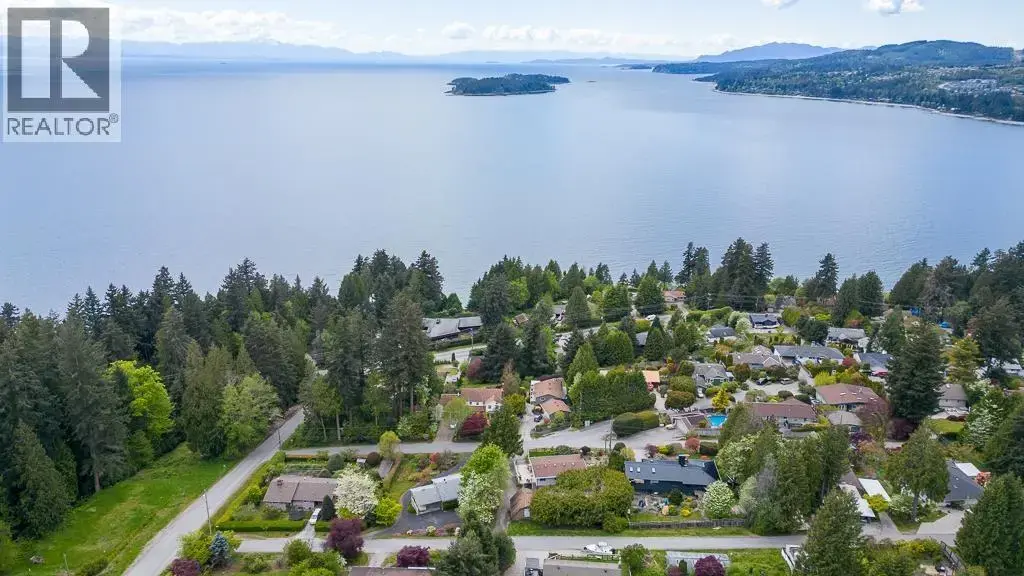 5112 Pam Road, Sechelt