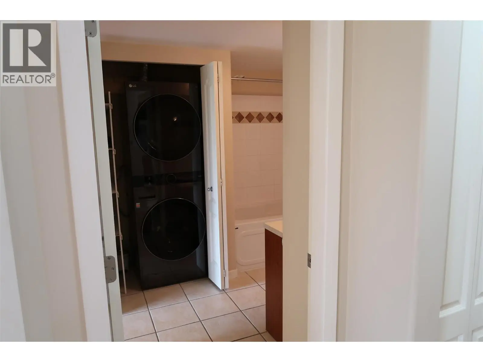 7600 Cottonwood Drive Unit# 404. Osoyoos, British Columbia